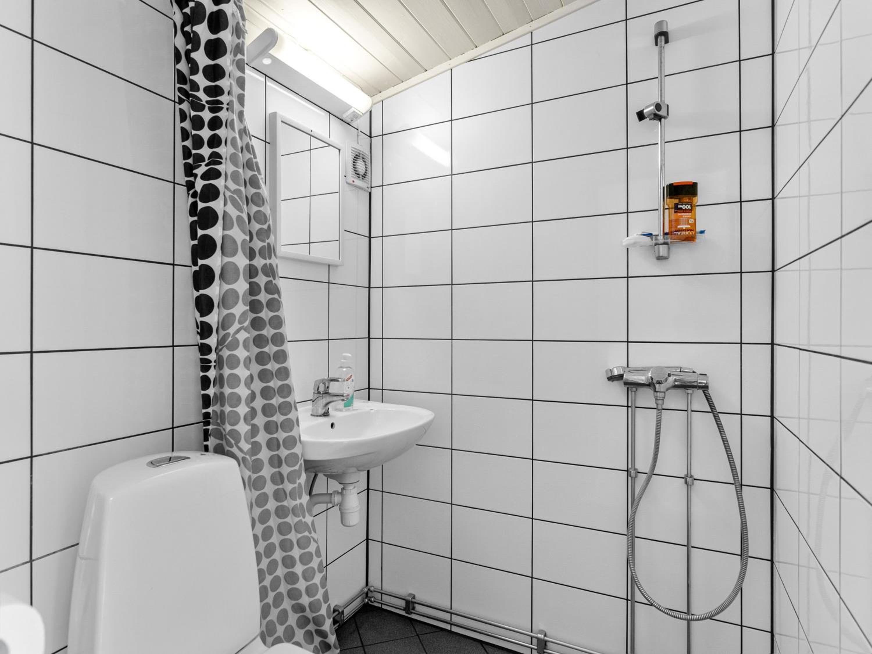 One-Bedroom House - Photo 4