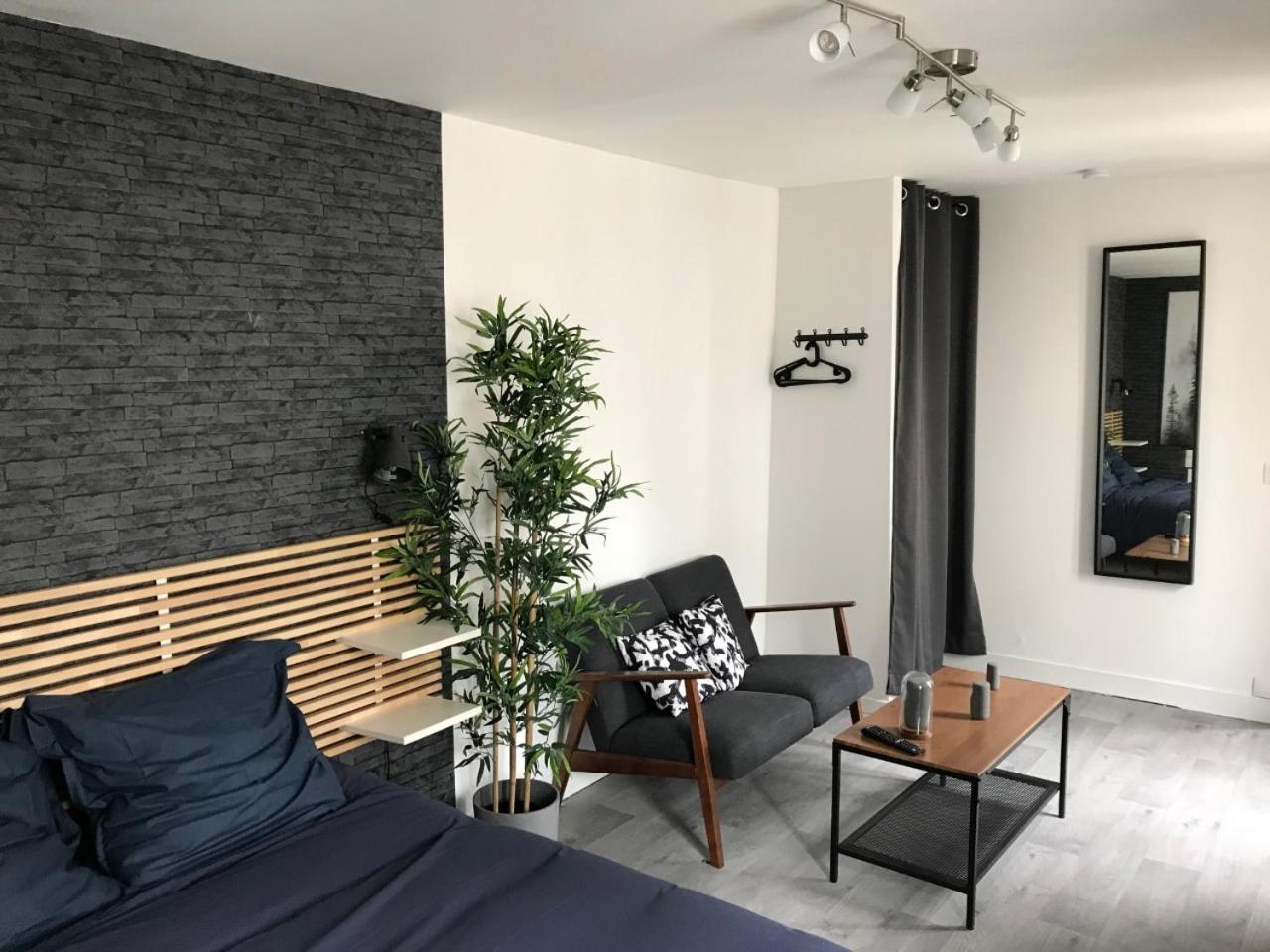 One-Bedroom Apartment - Photo 12