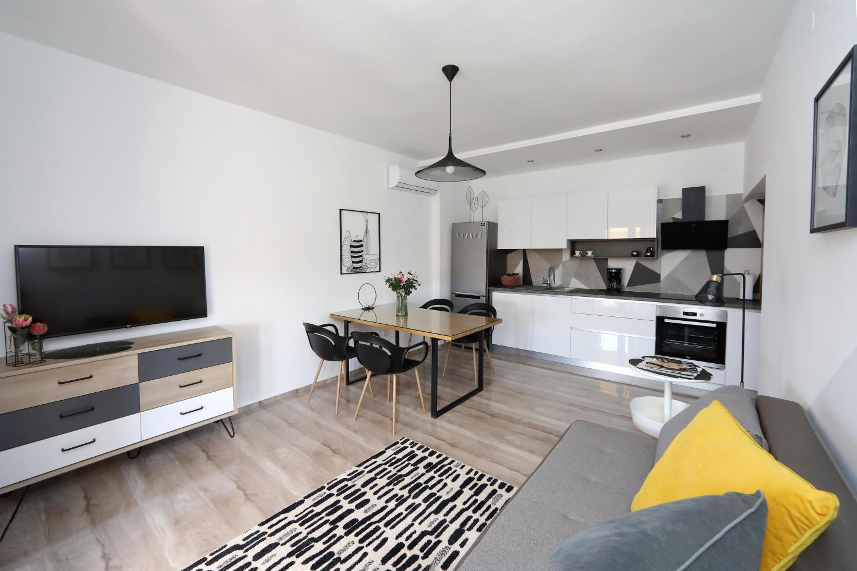 One-Bedroom Apartment photo 3