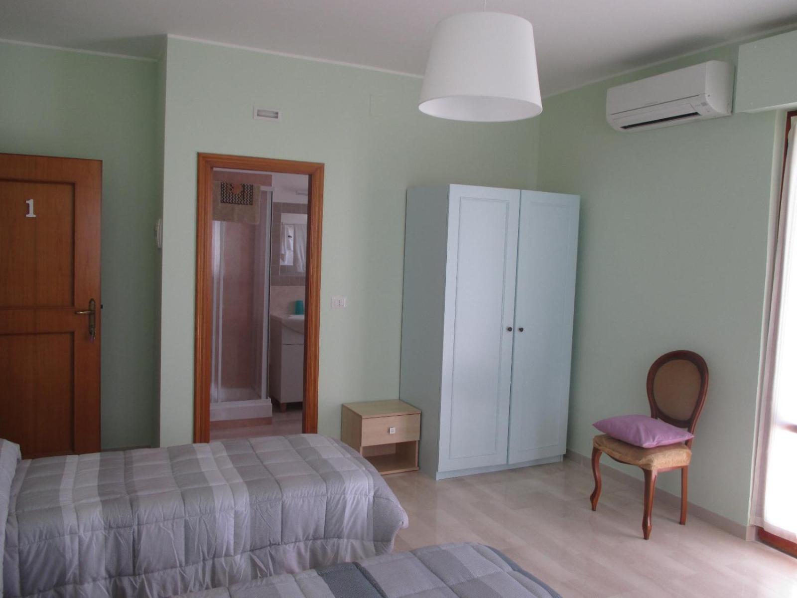 Triple Room With Private Bathroom photo 2