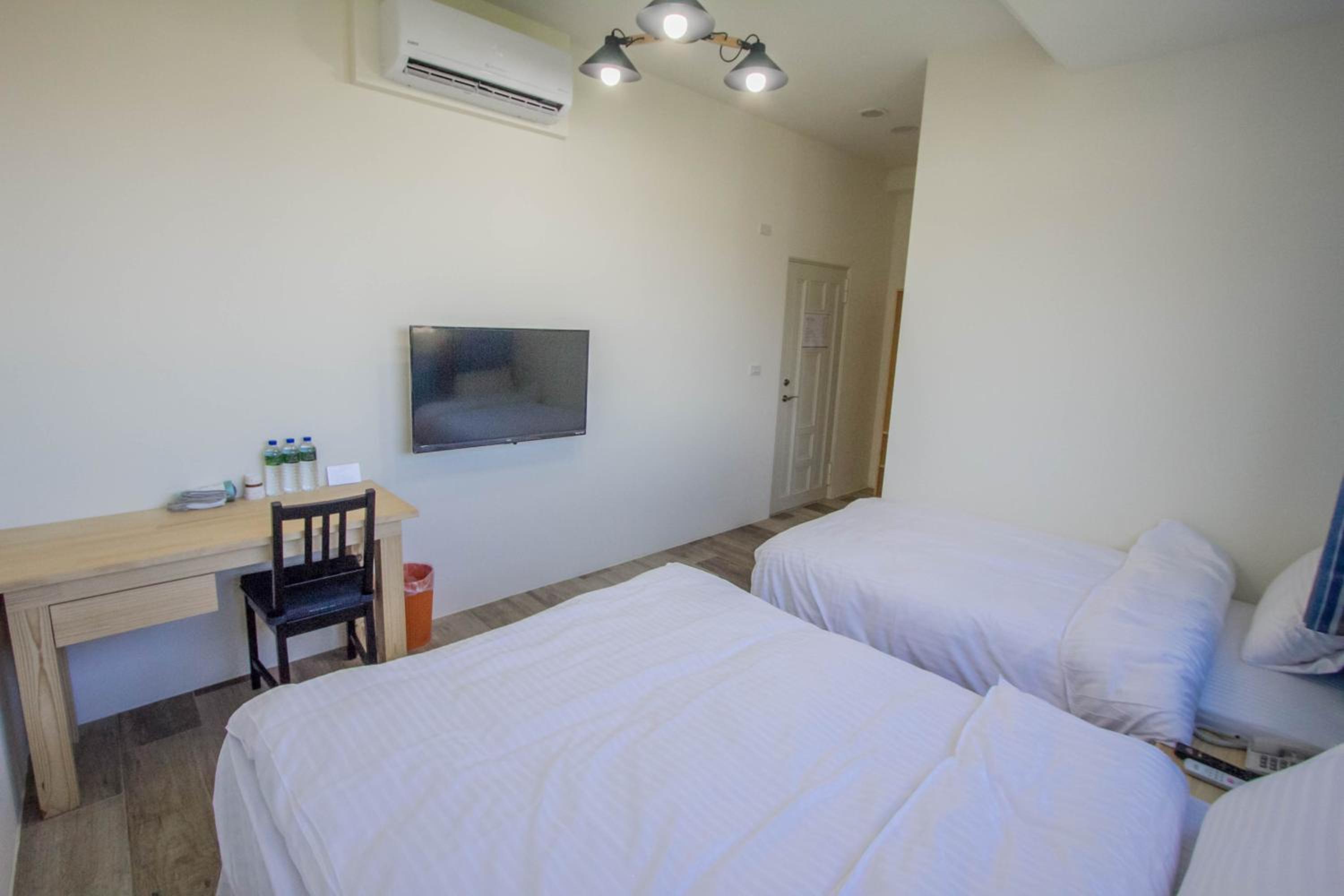 Triple Room with Private Bathroom photo 2