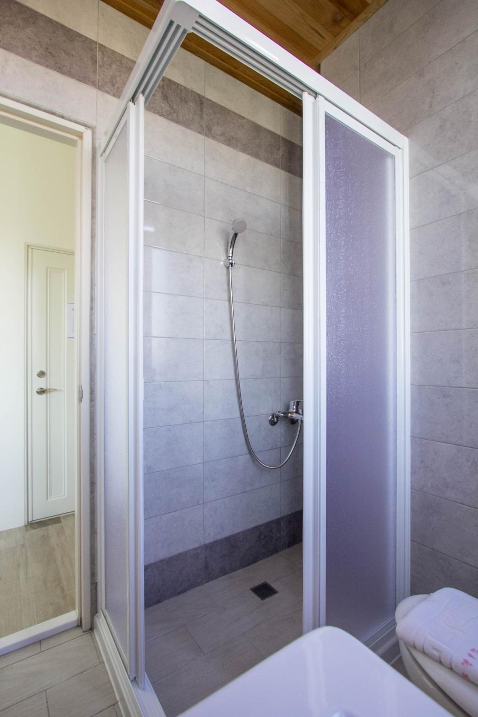 Triple Room with Private Bathroom photo 3