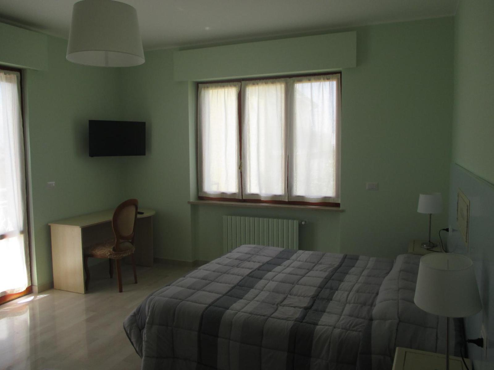 Triple Room With Private Bathroom photo 1