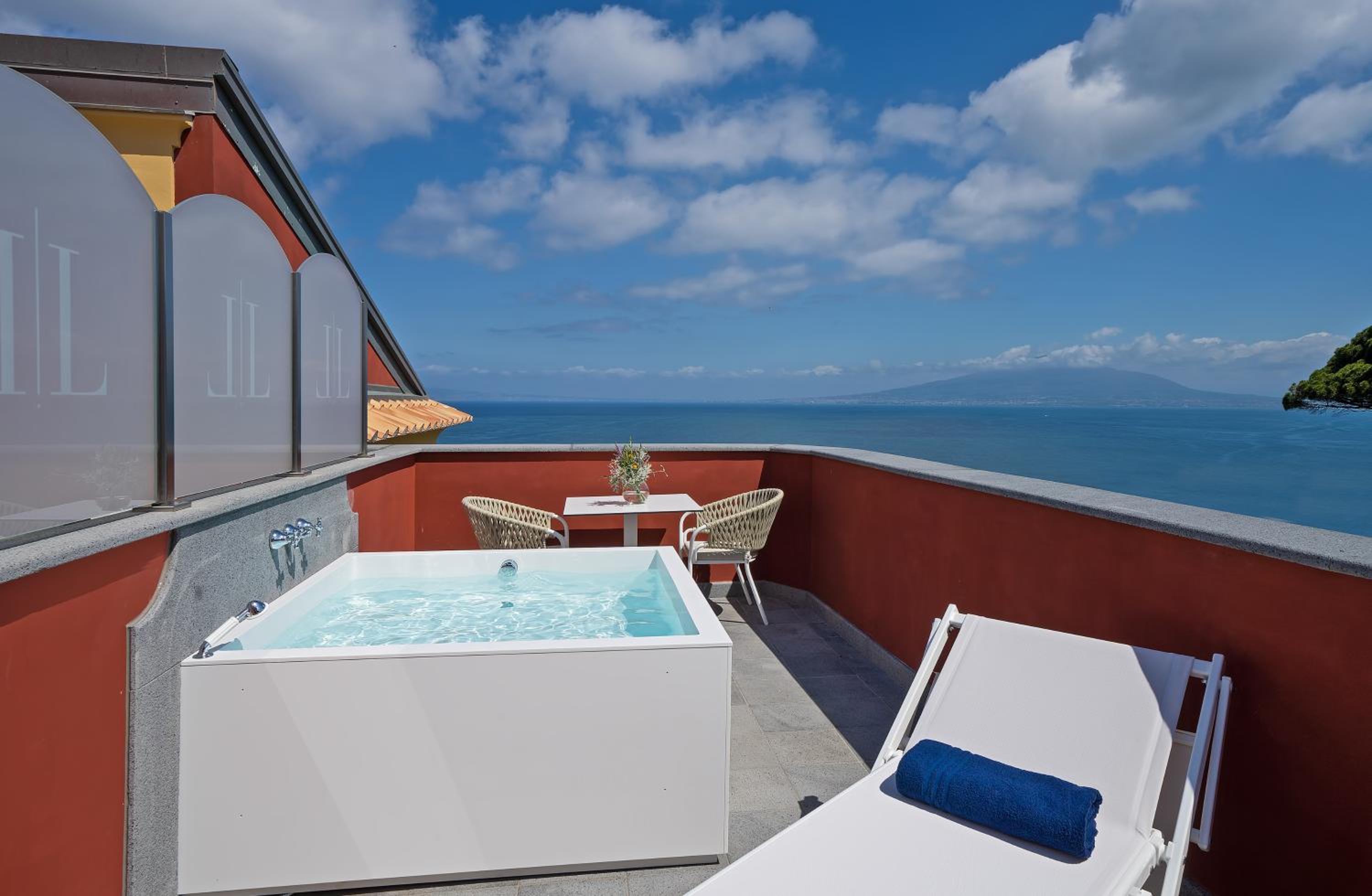 Junior Suite with Terrace & Sea View - Photo 7