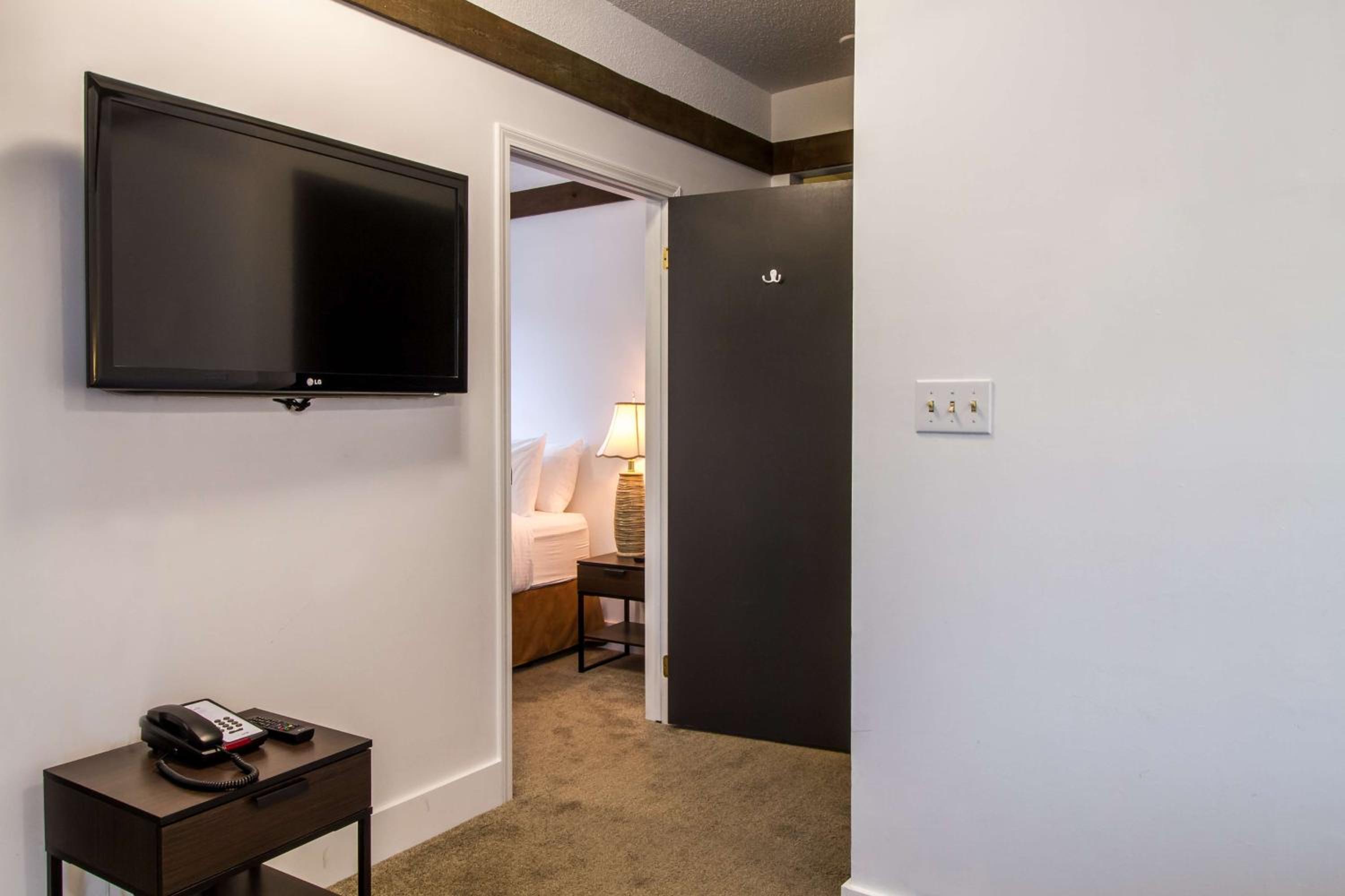 King Room with One King Bed and One Queen Bed - Non-Smoking