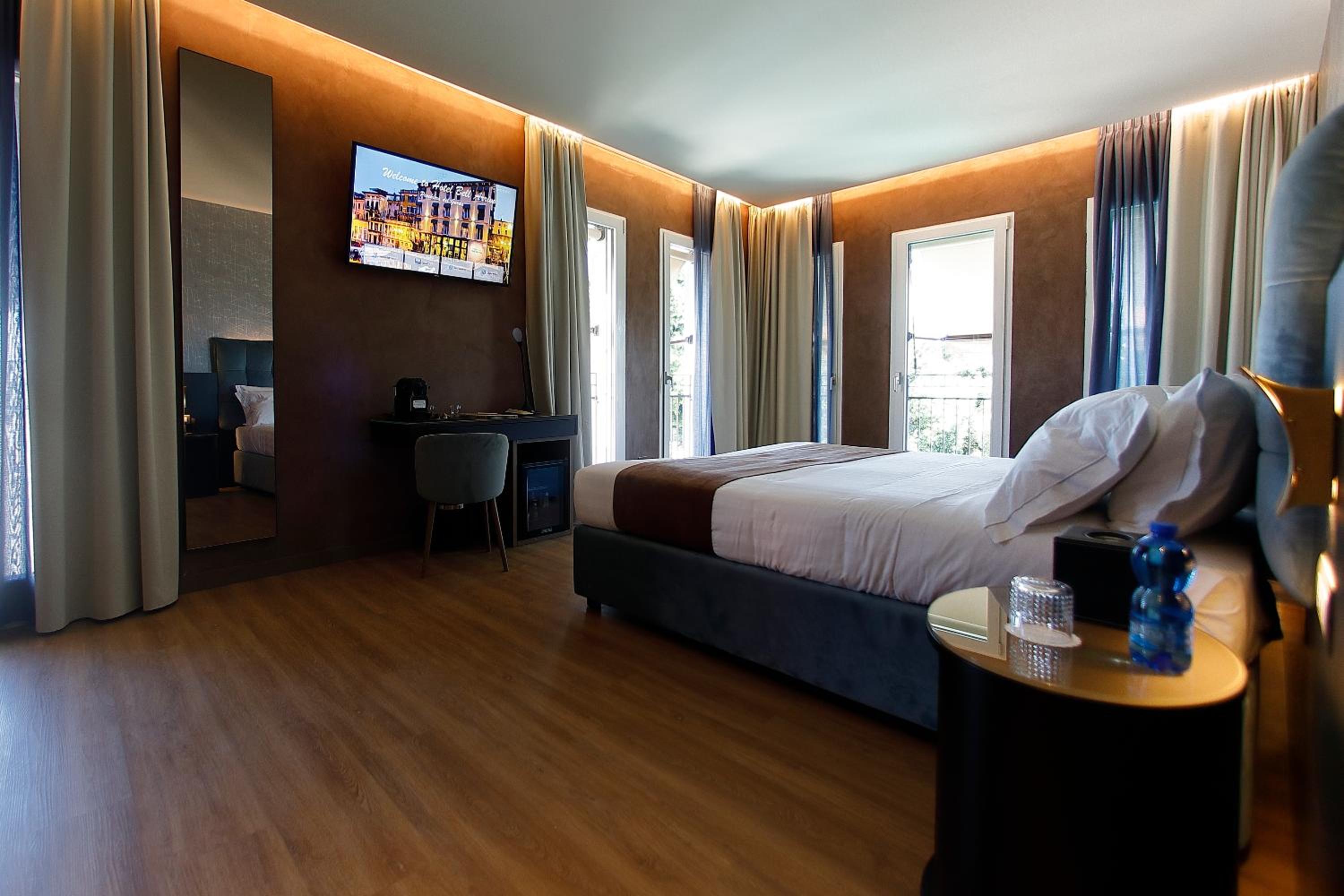 Superior King Room - Photo 21