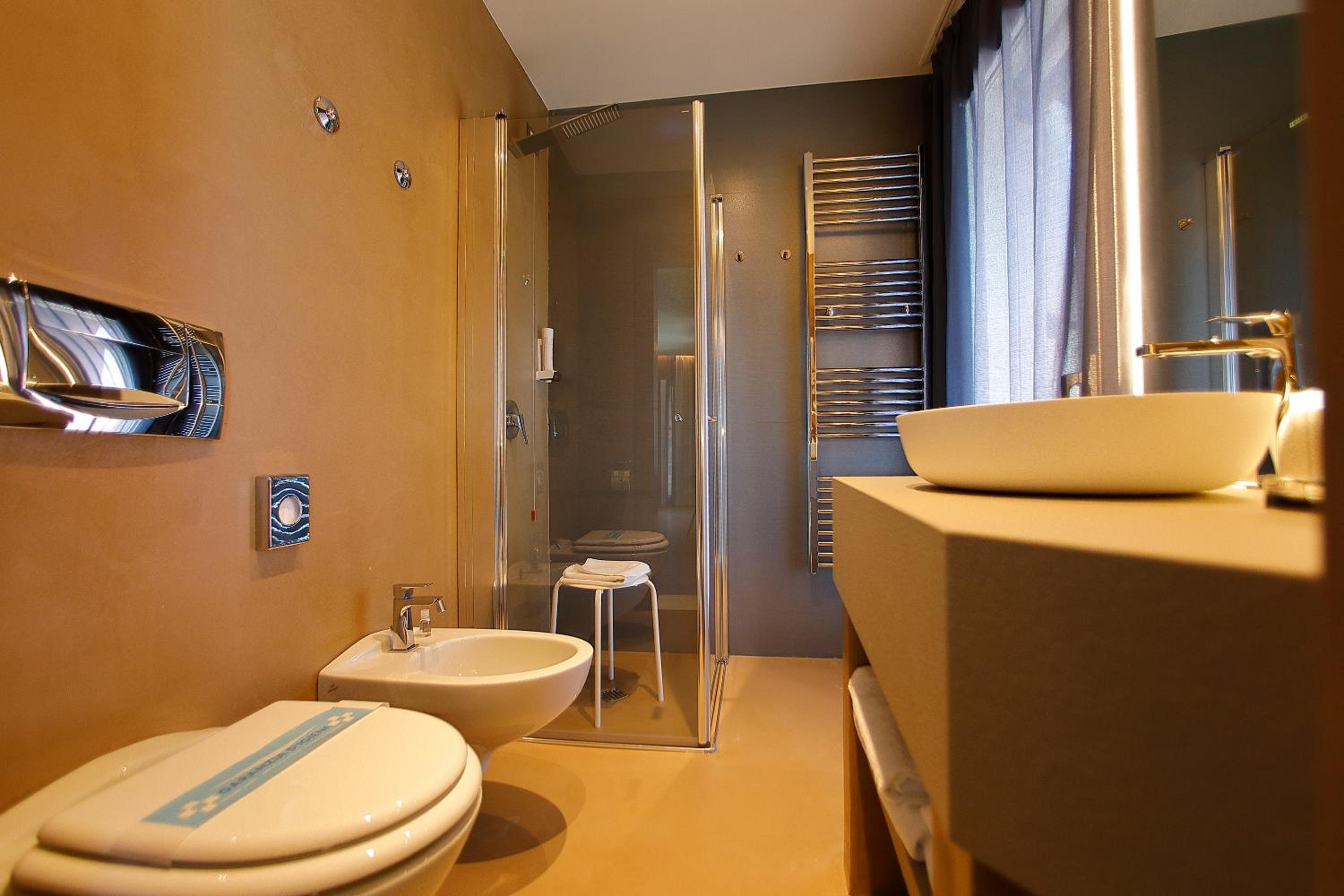 Double Room with Lake View - Photo 2