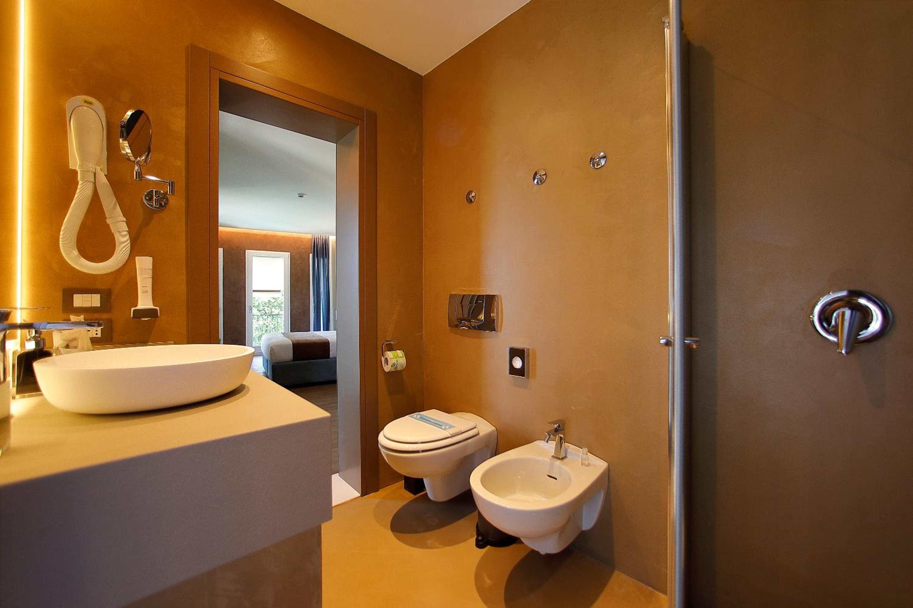 Double Room with Lake View - Photo 19