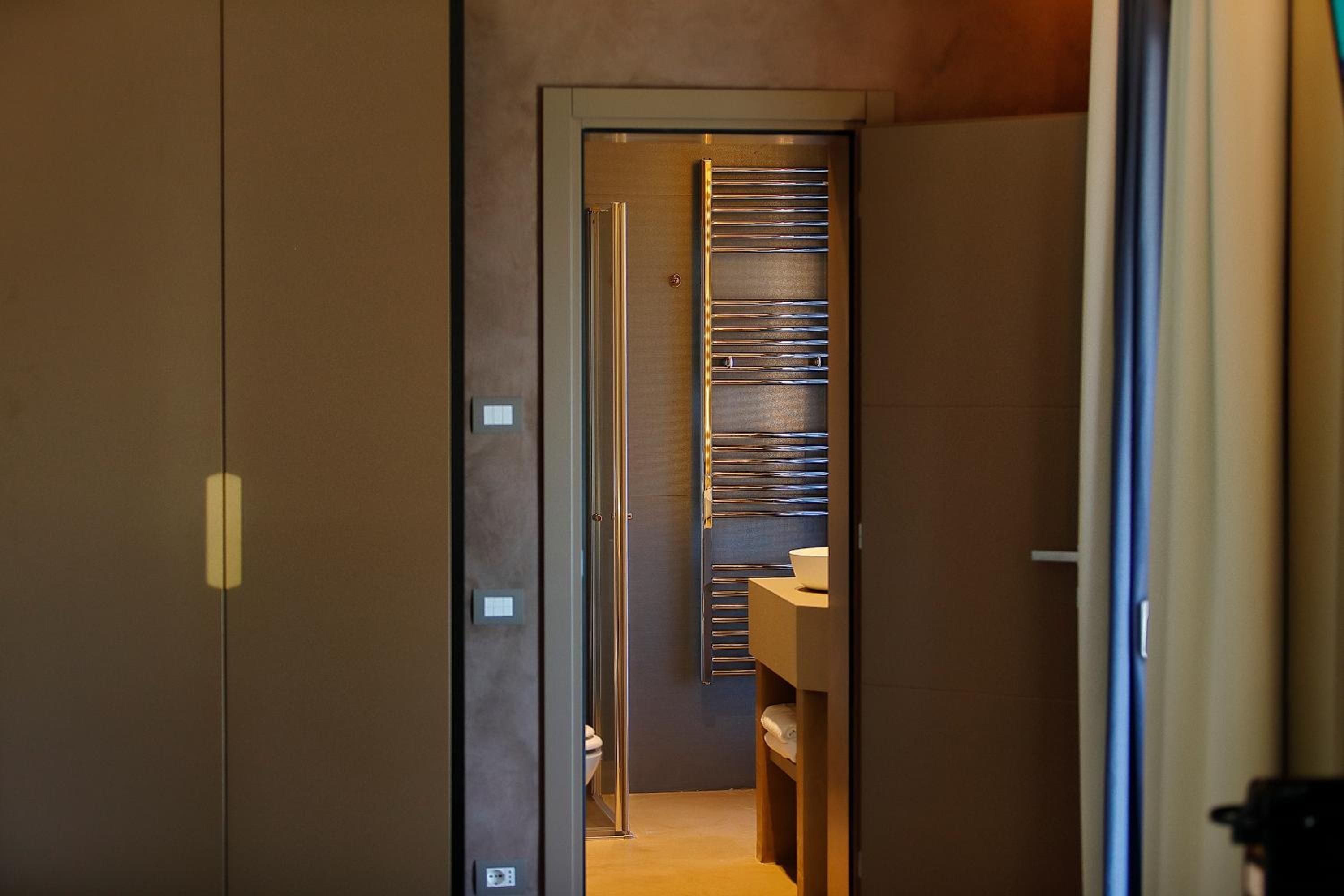 Double Room with Lake View - Photo 25