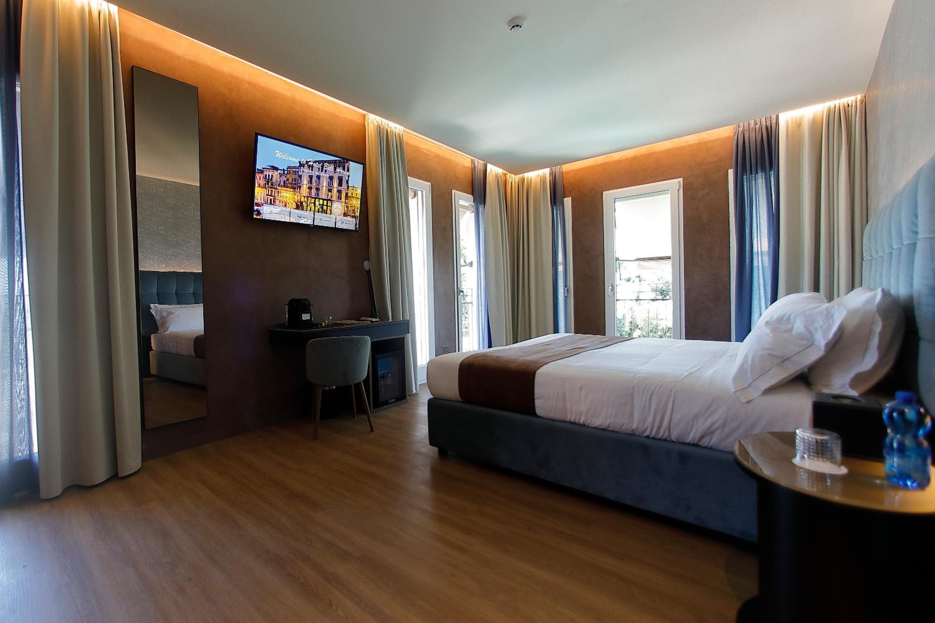 Superior King Room - Photo 15