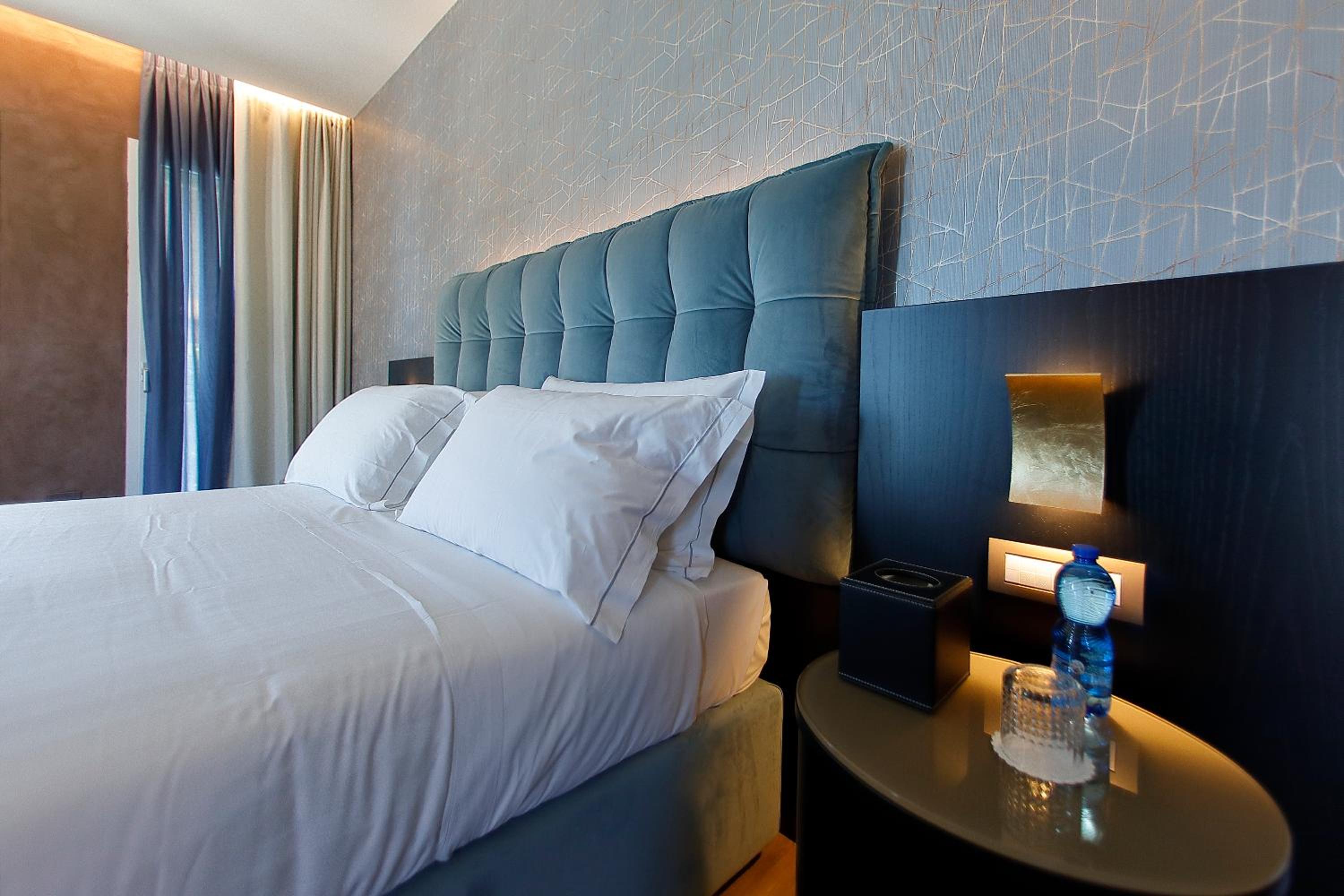 Double Room with Lake View - Photo 21