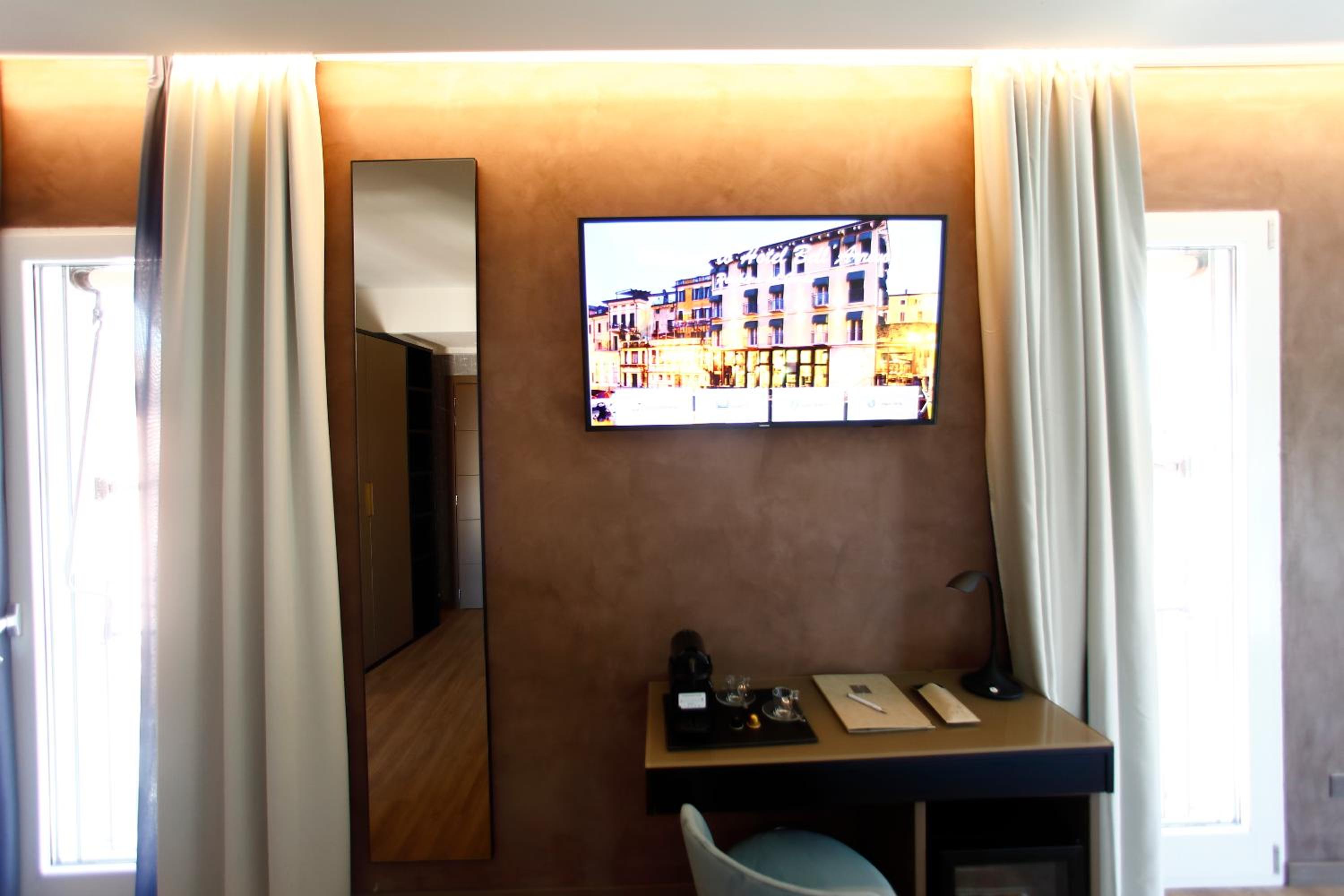 Superior King Room - Photo 6