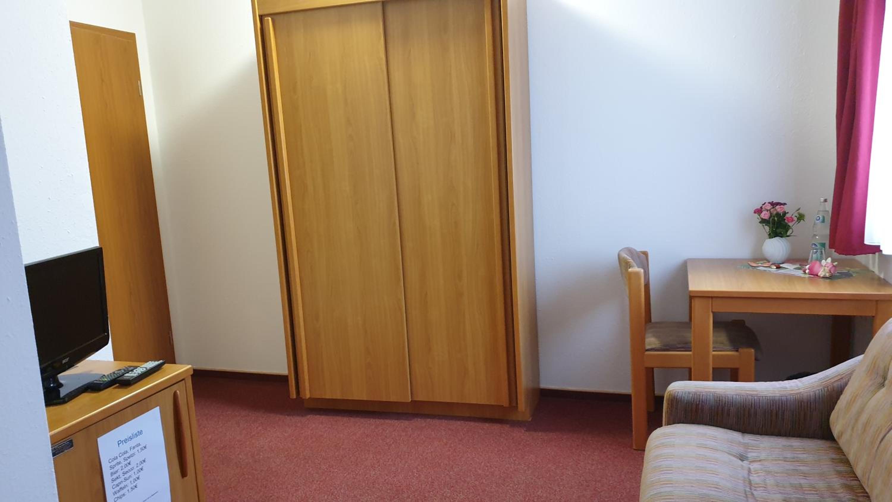 Standard Single Room with Shower photo 3