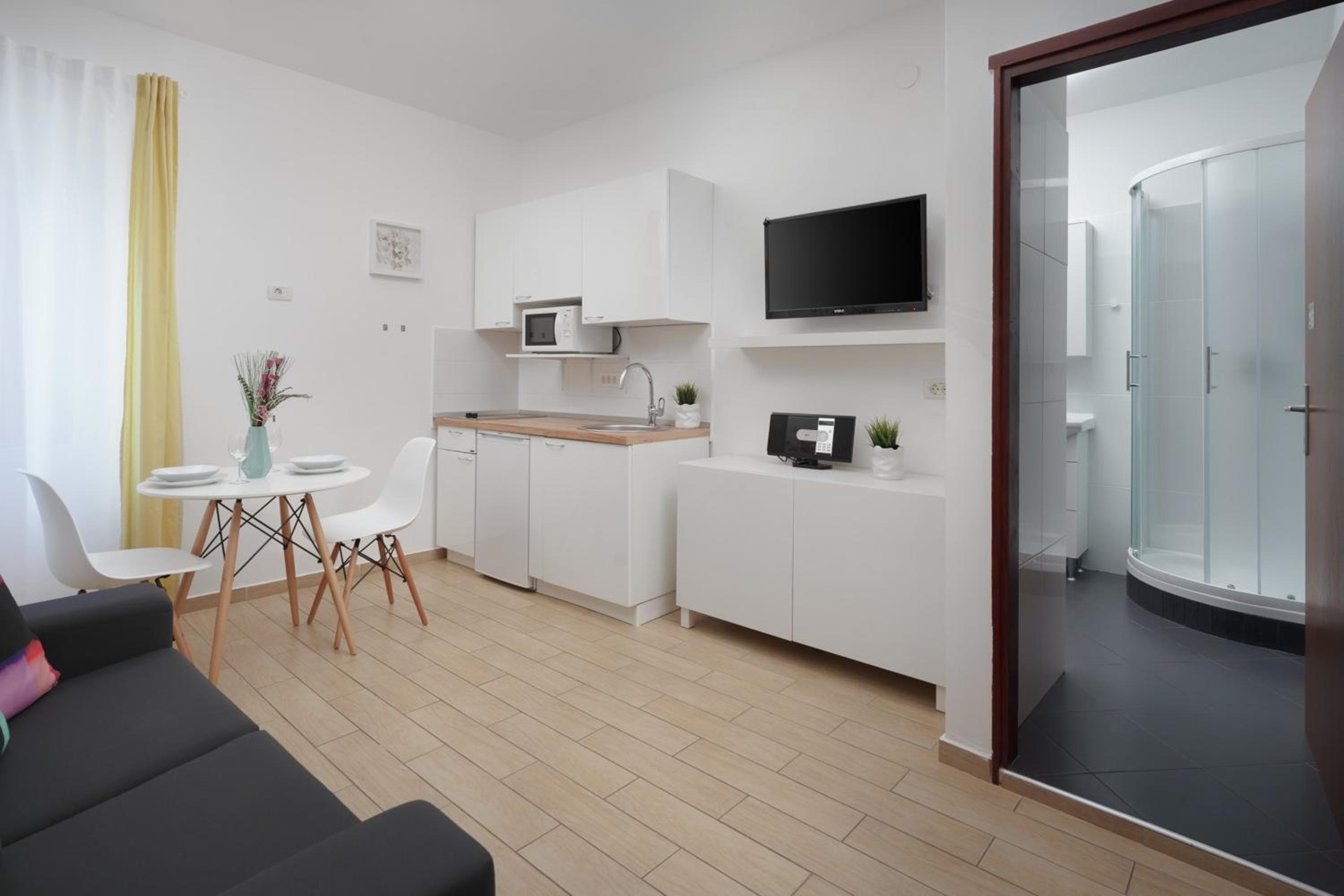 Comfort One-Bedroom Apartment photo 2