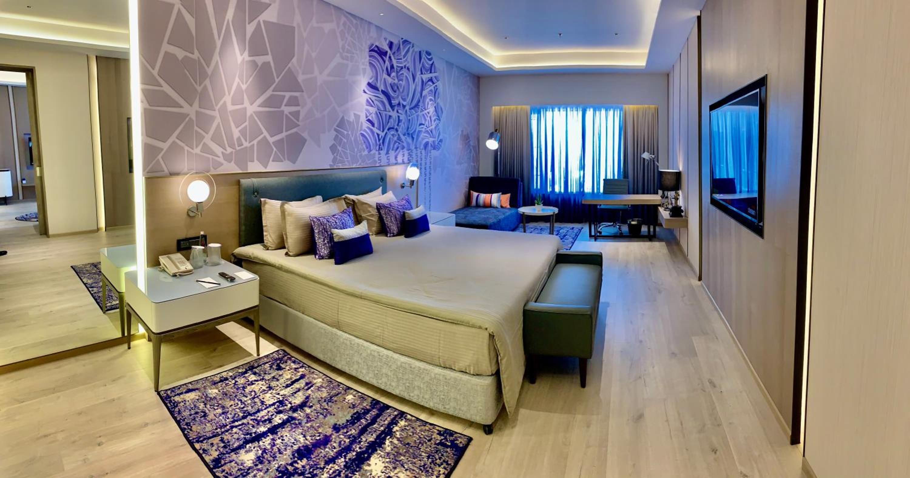 Vivanta Suite City View King Bed - Complimentary 01 way Airport transfer - Photo 2