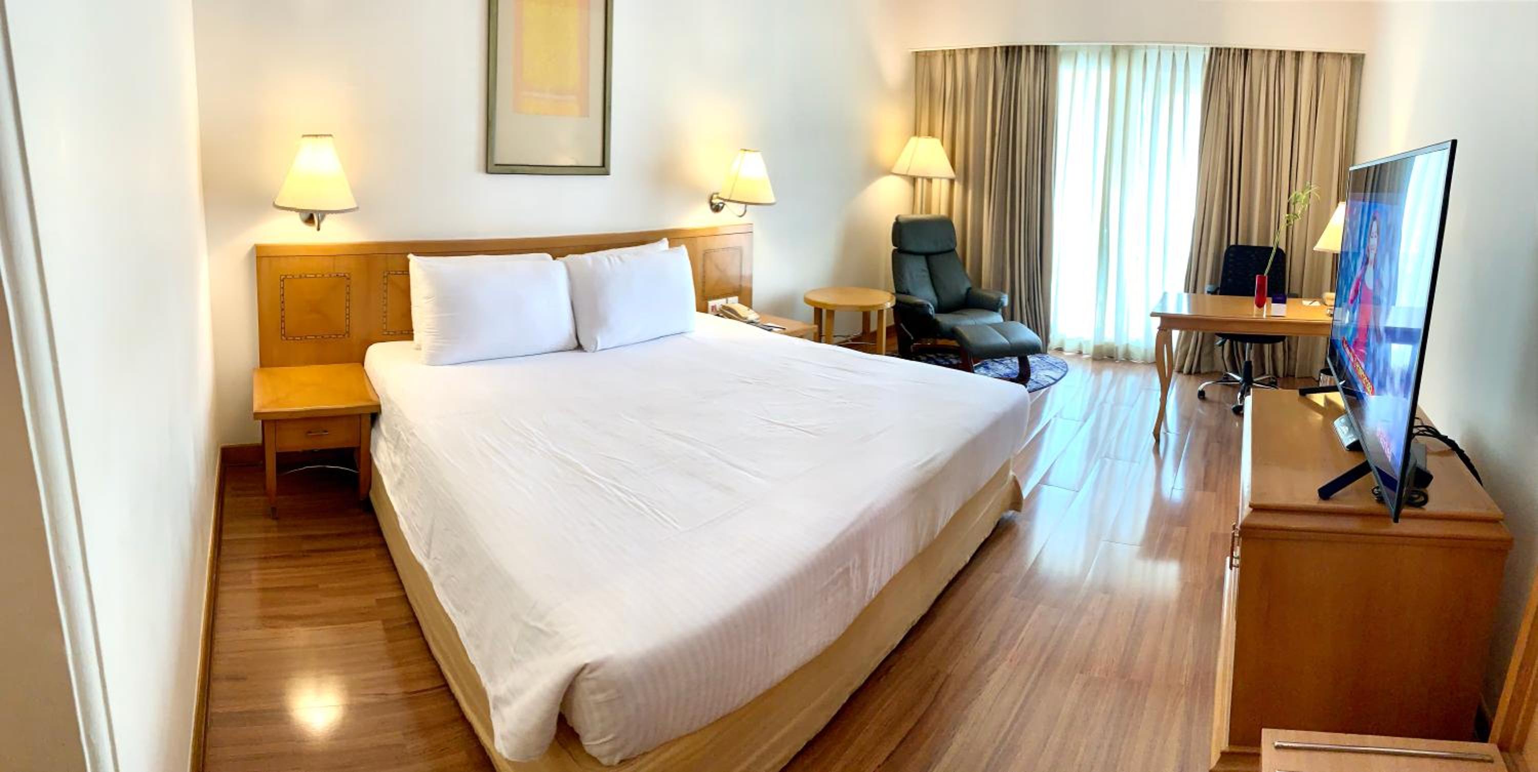 Superior Room City View Queen Bed - Photo 1