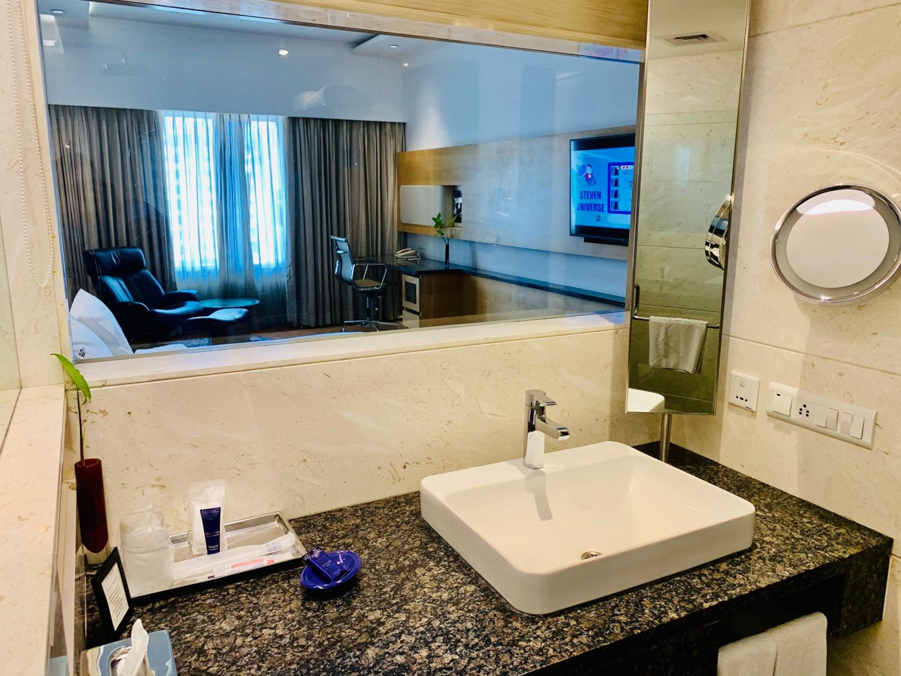 Executive Room City View Queen Bed - Photo 4