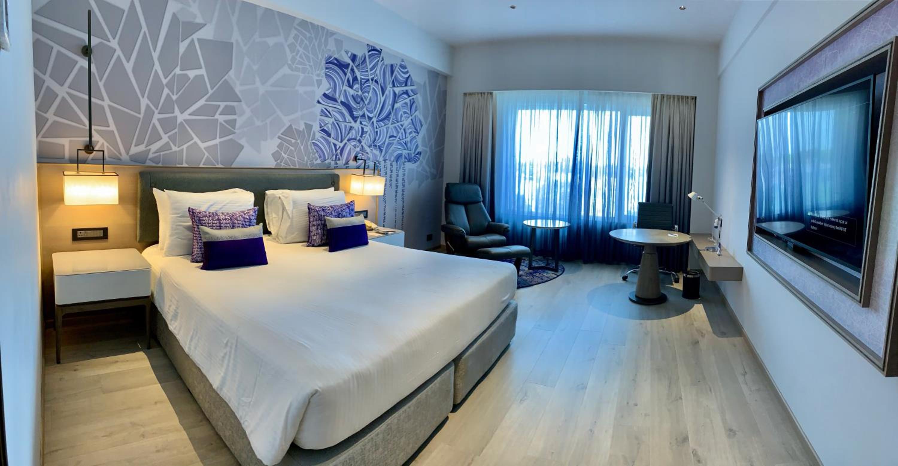 Deluxe Room Queen Bed with City View  - Photo 1