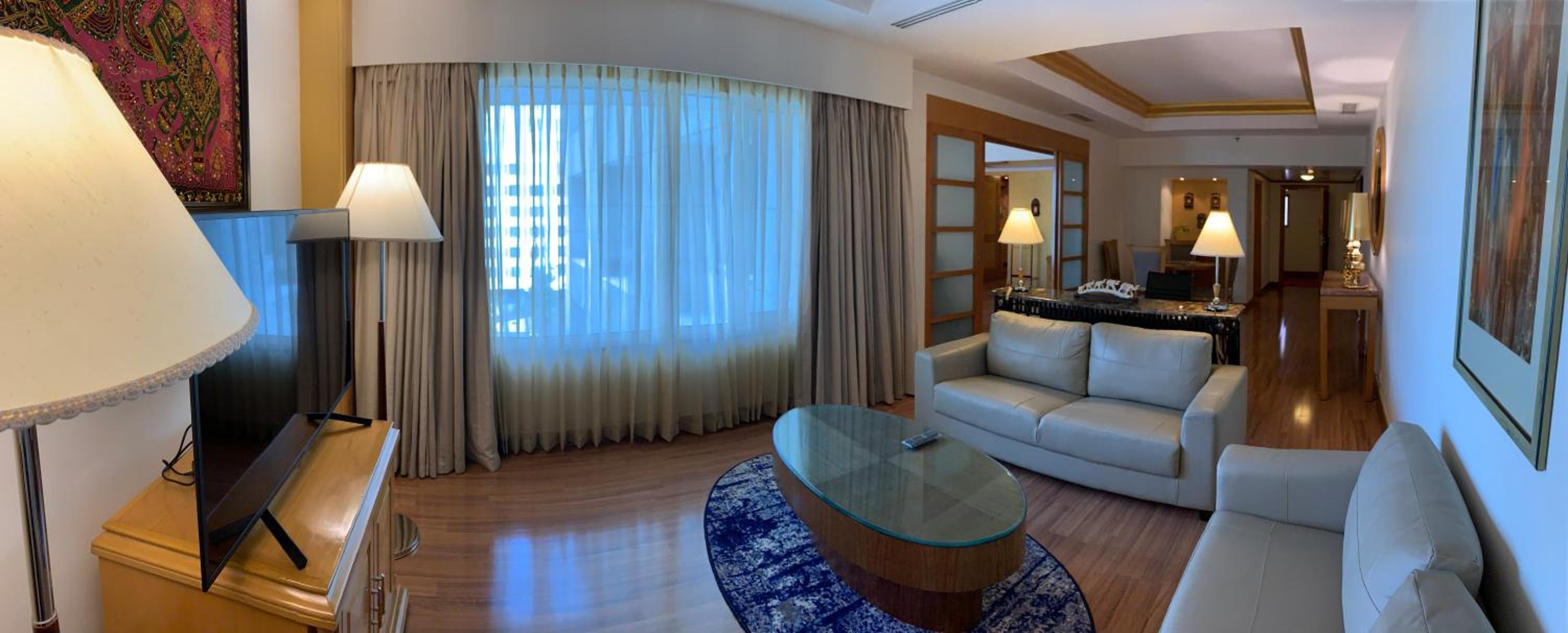 Premium Suite Queen Bed with City View  - Photo 5