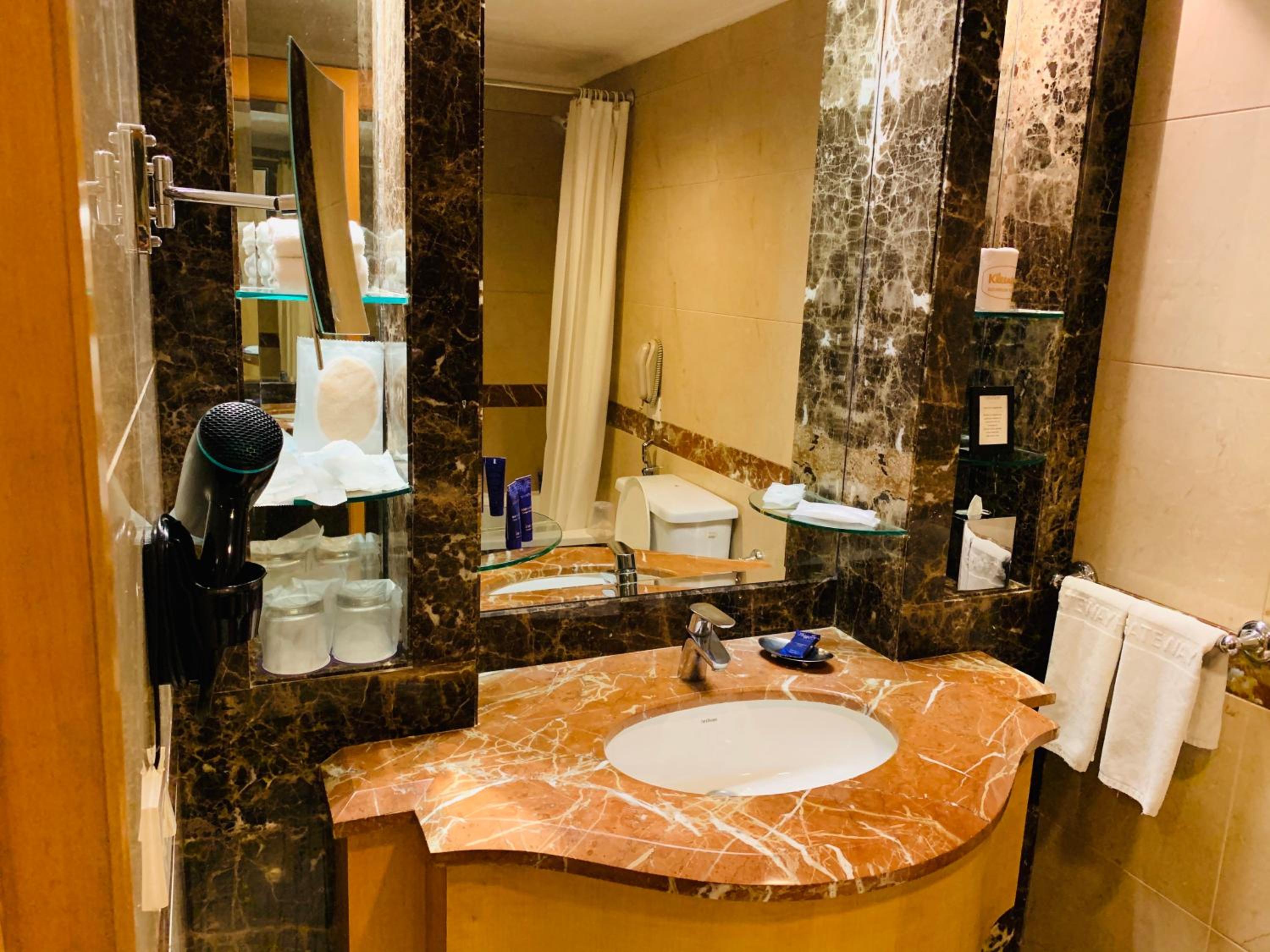 Executive Room City View Queen Bed - Photo 2