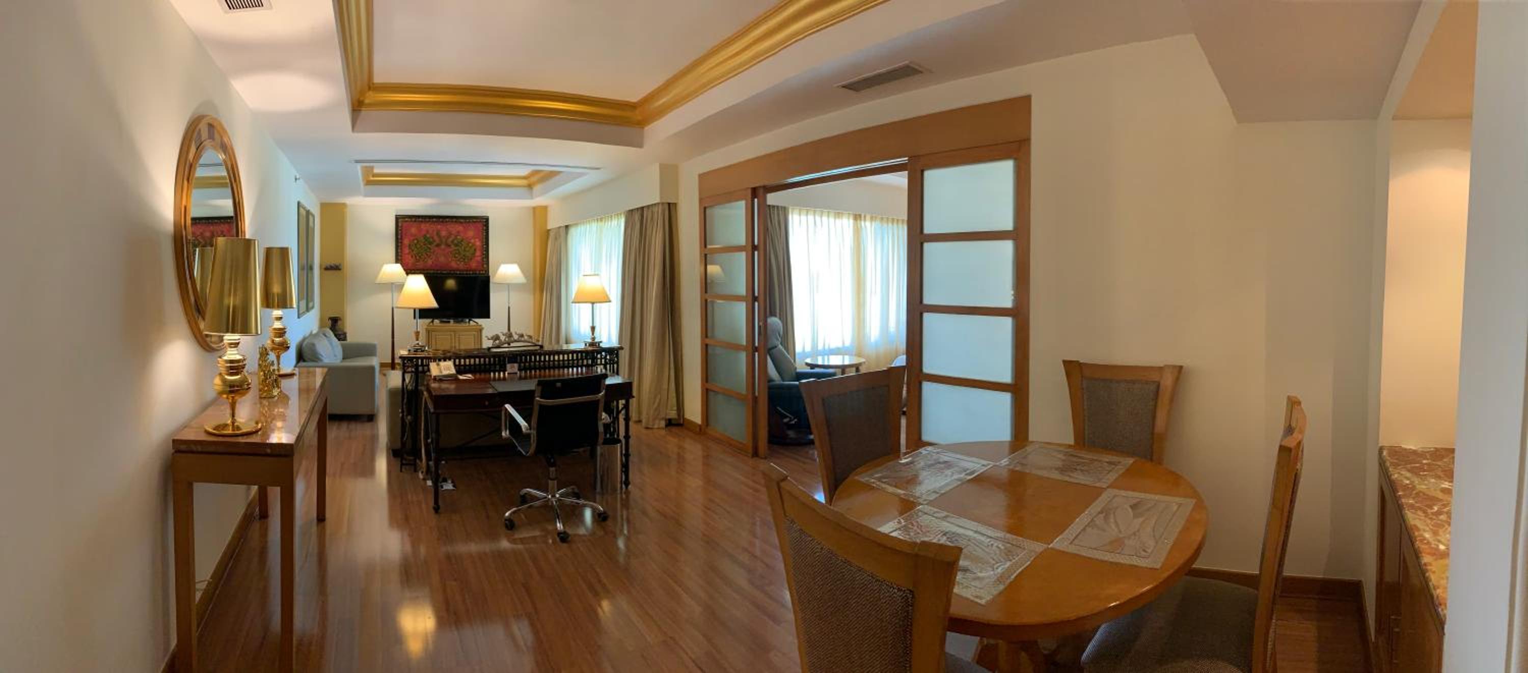 Premium Suite Queen Bed with City View  - Photo 1
