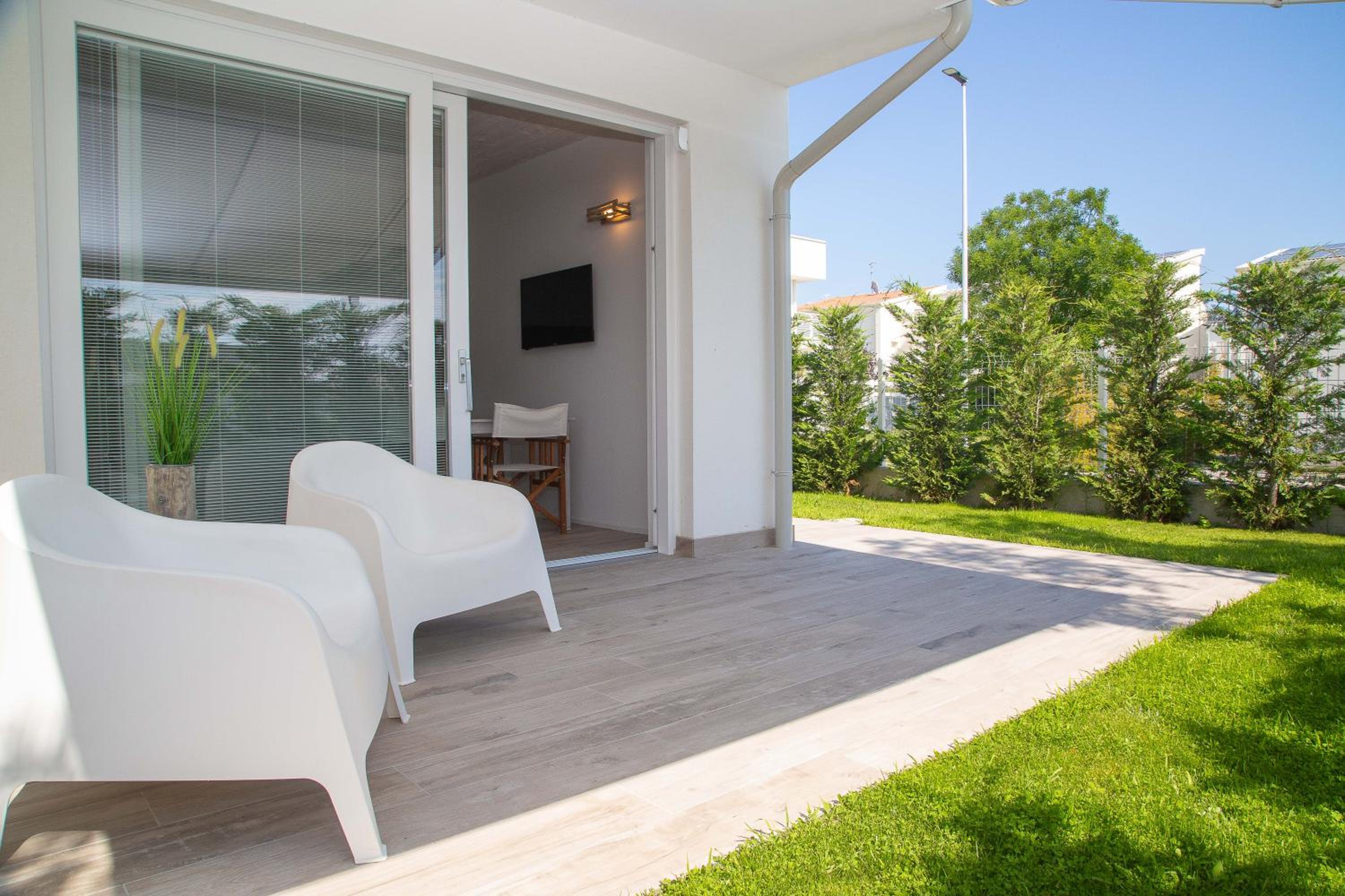Apartment with Garden View