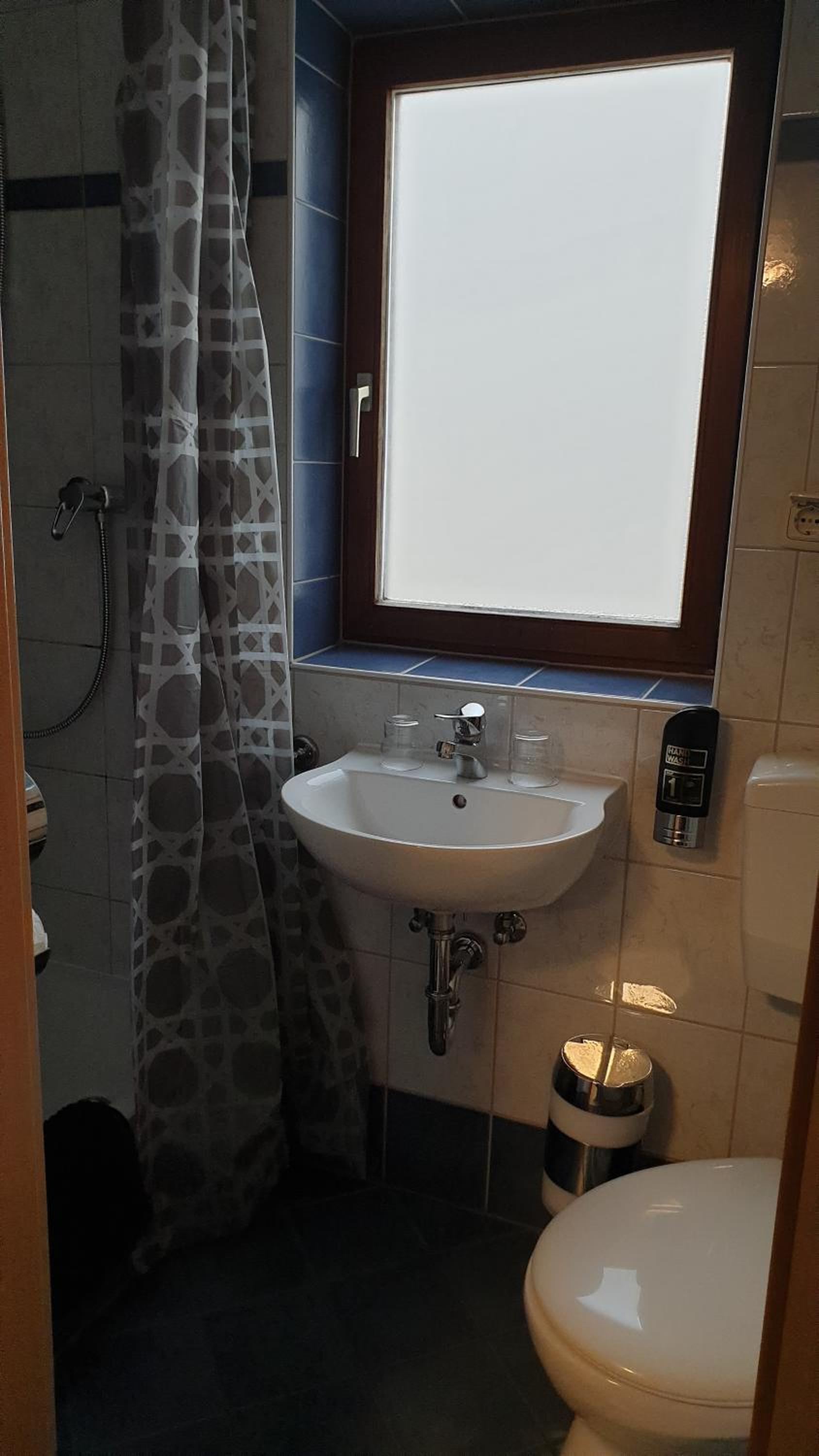 Apartment with Shower photo 2