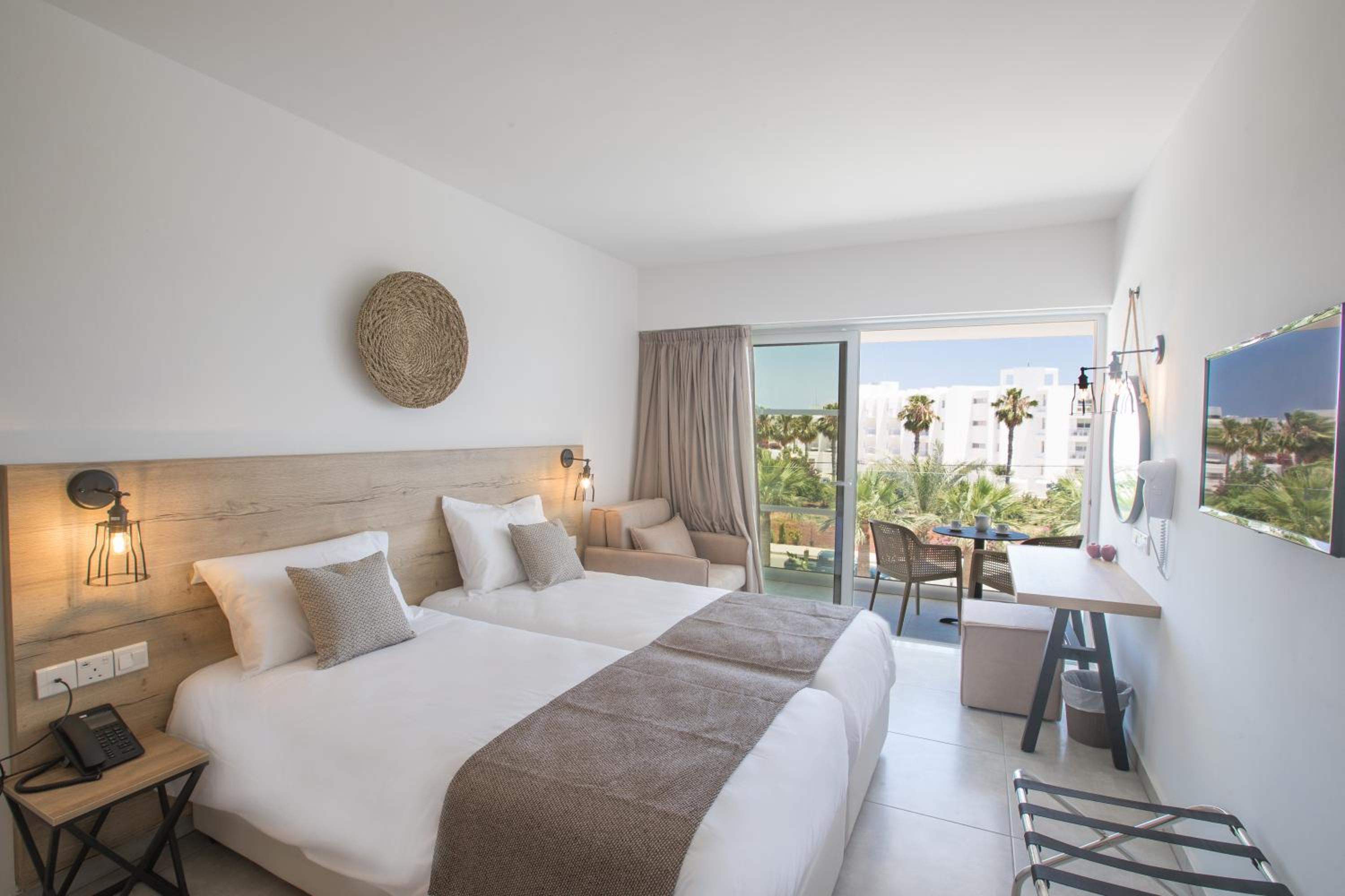 Double Room with Garden View - Photo 3