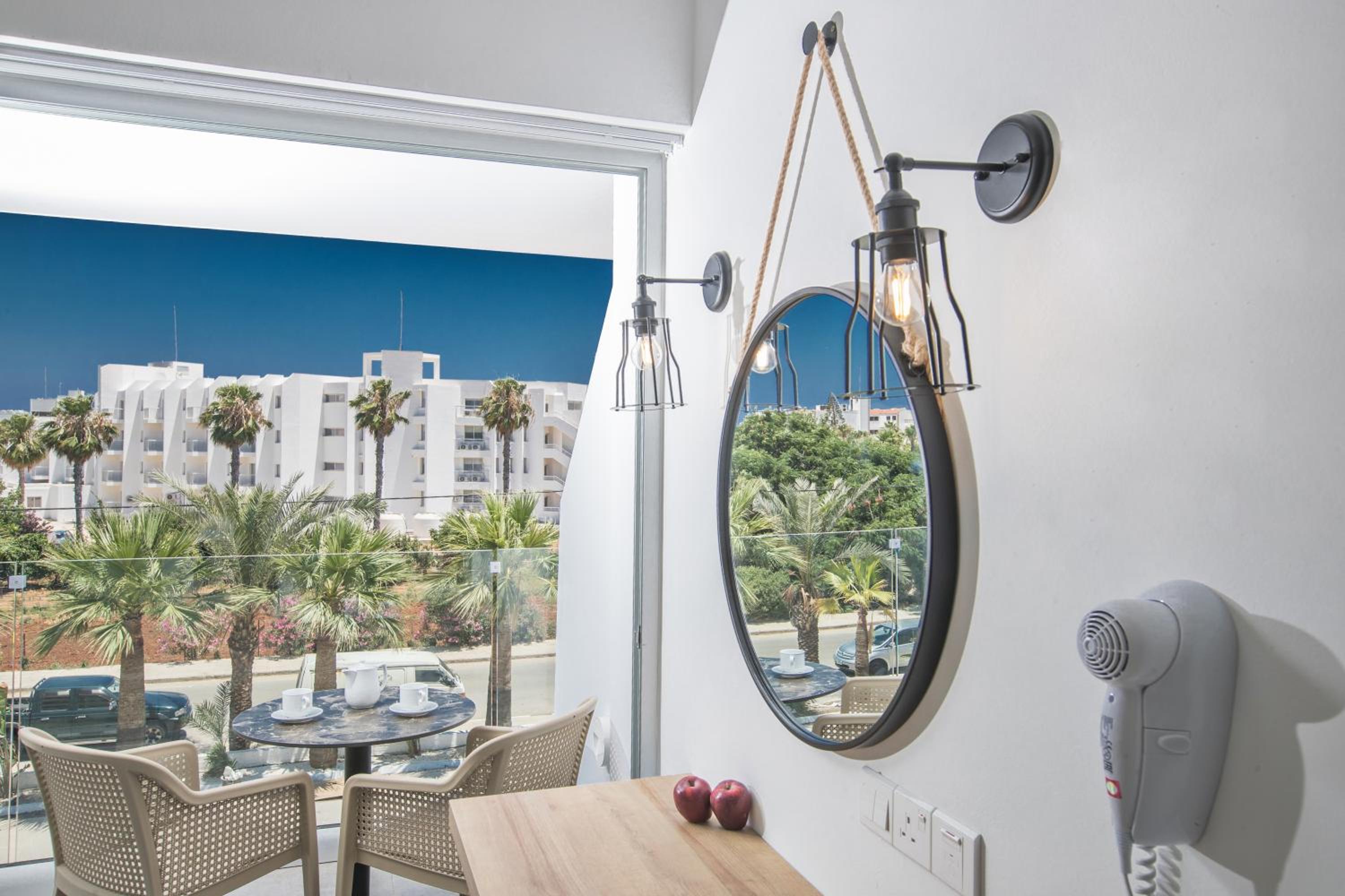 Double Room with Garden View - Photo 2