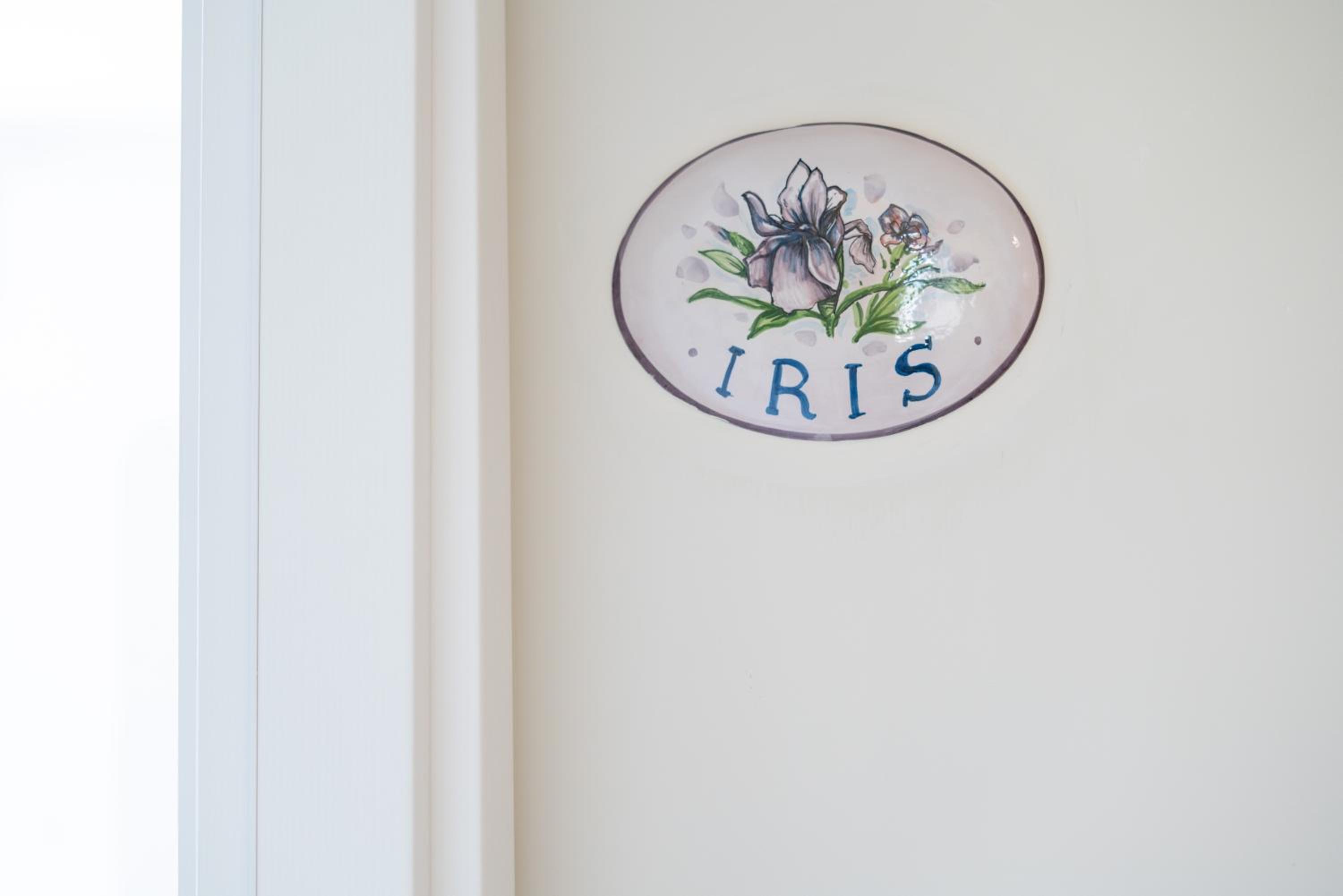 Quadruple Room with Private Bathroom - Photo 8