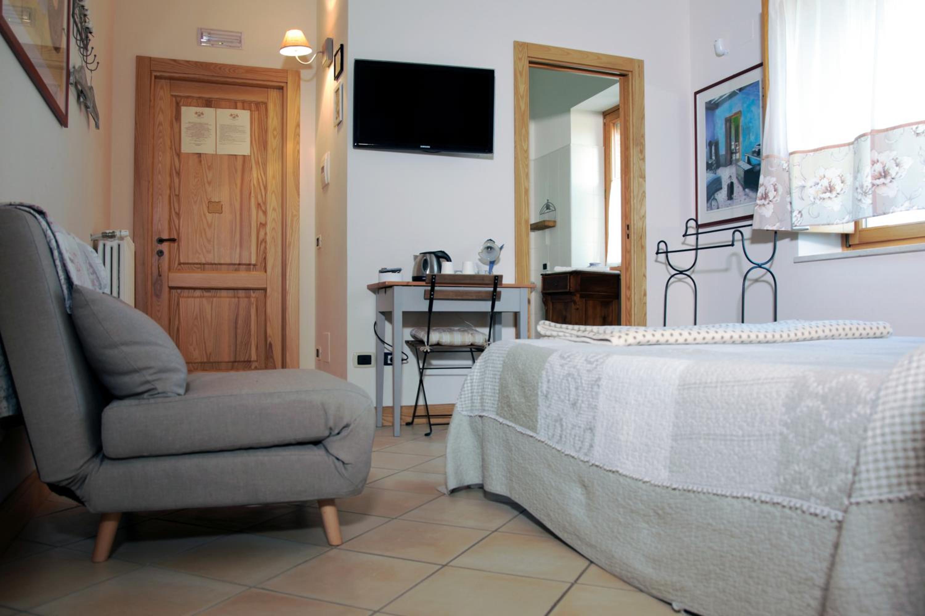 Double Room - Photo 5