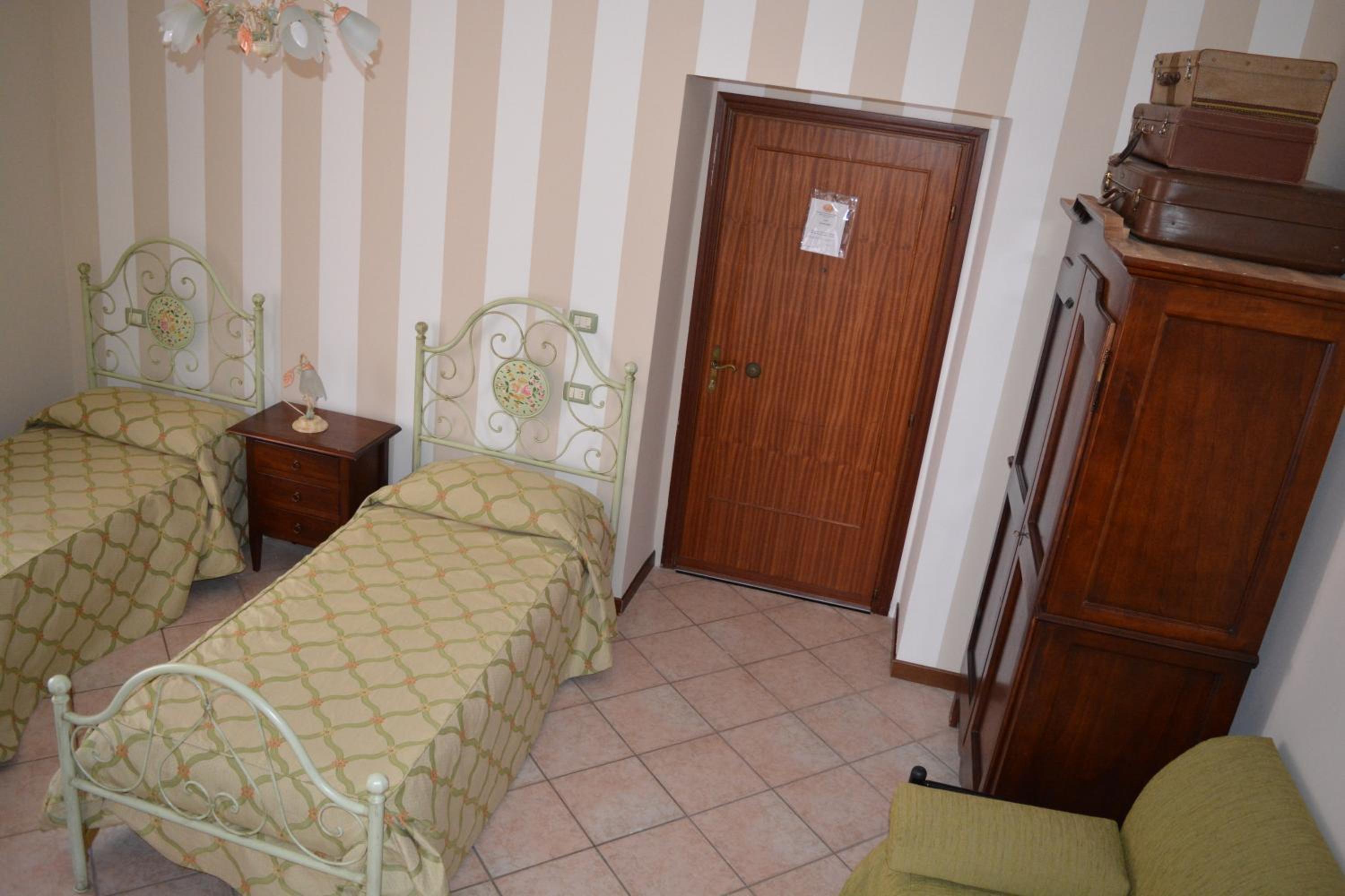 Triple Room - Disability Access - Photo 4