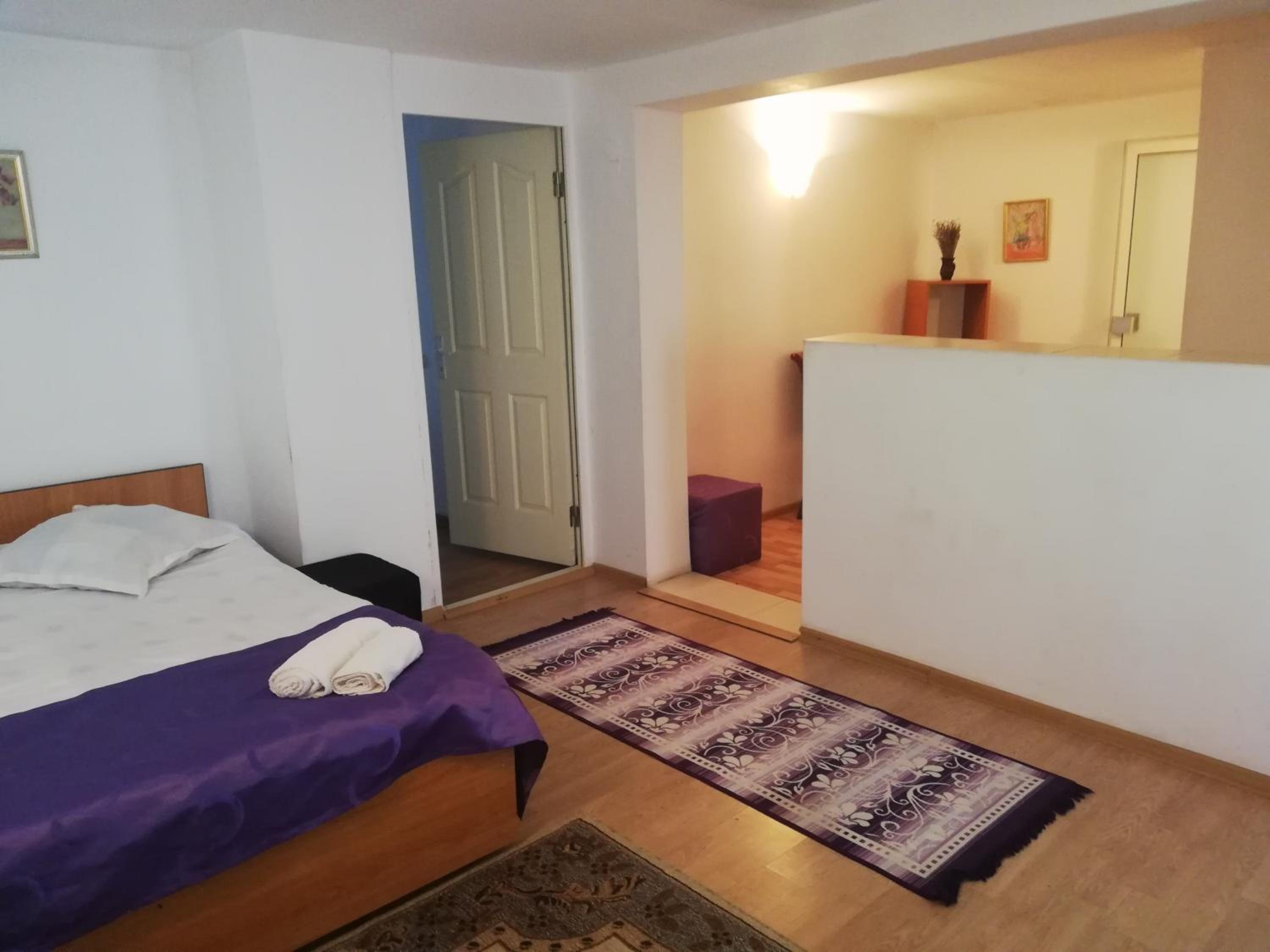 Apartment With Shared Bathroom photo 2