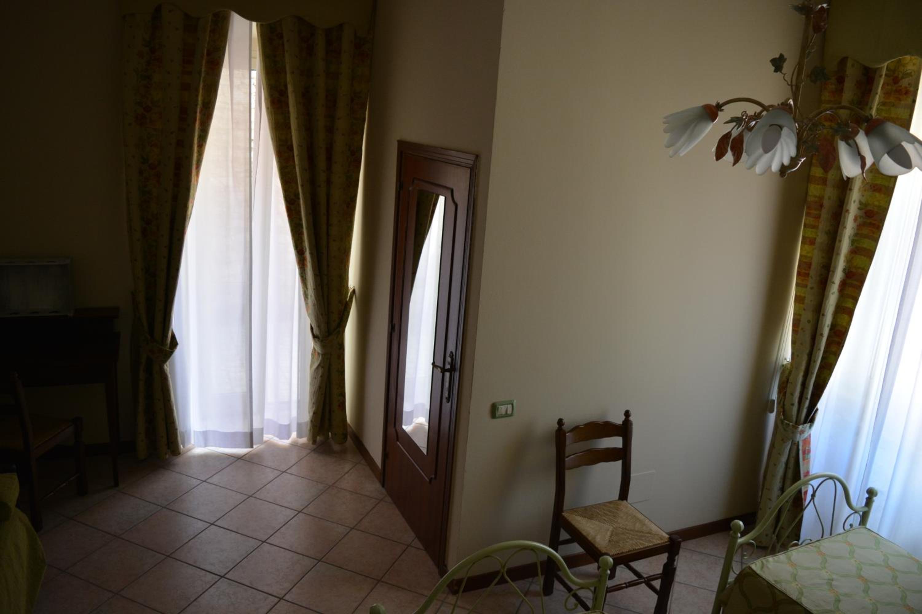 Triple Room - Disability Access - Photo 2