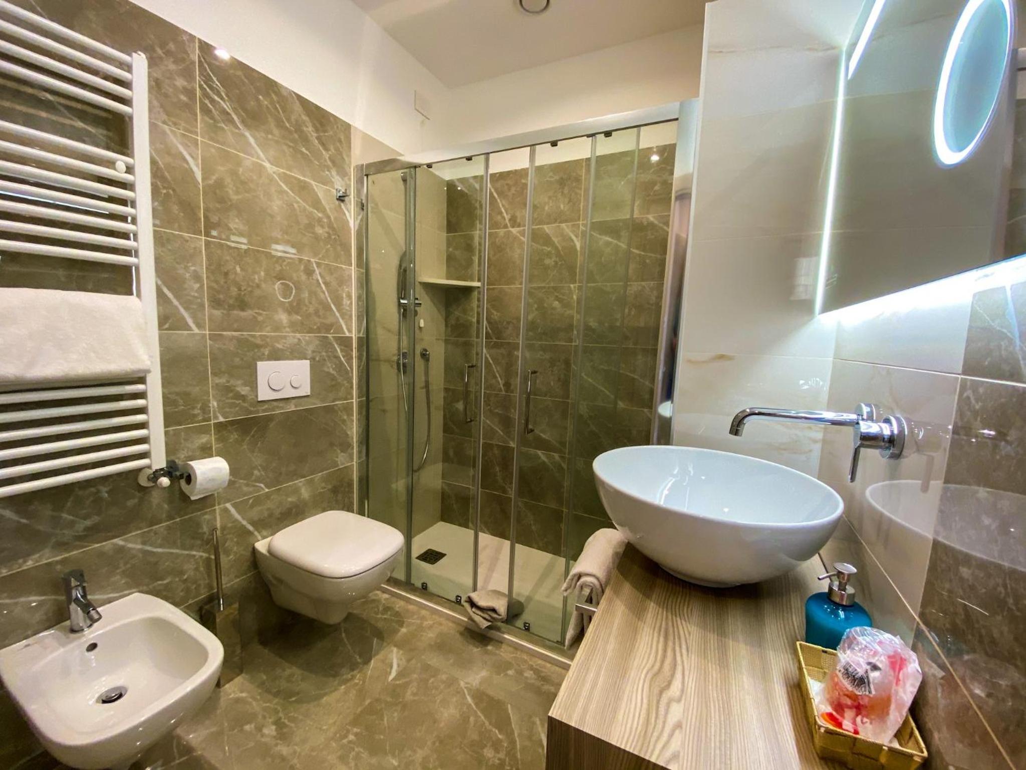 Standard Double Room - Photo 16