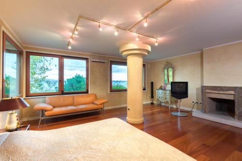 Villa - Beach Front photo 2