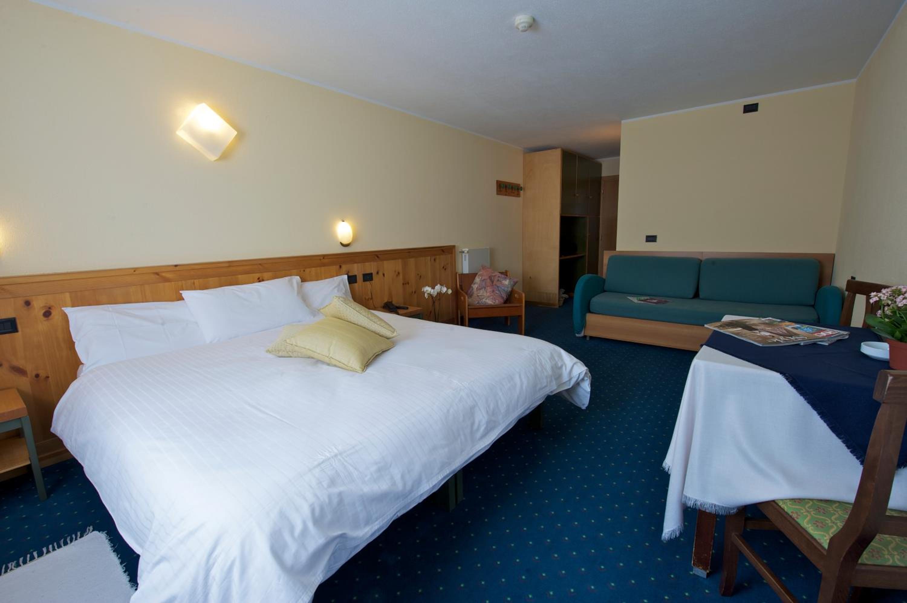 Double or Twin Room - Photo 6