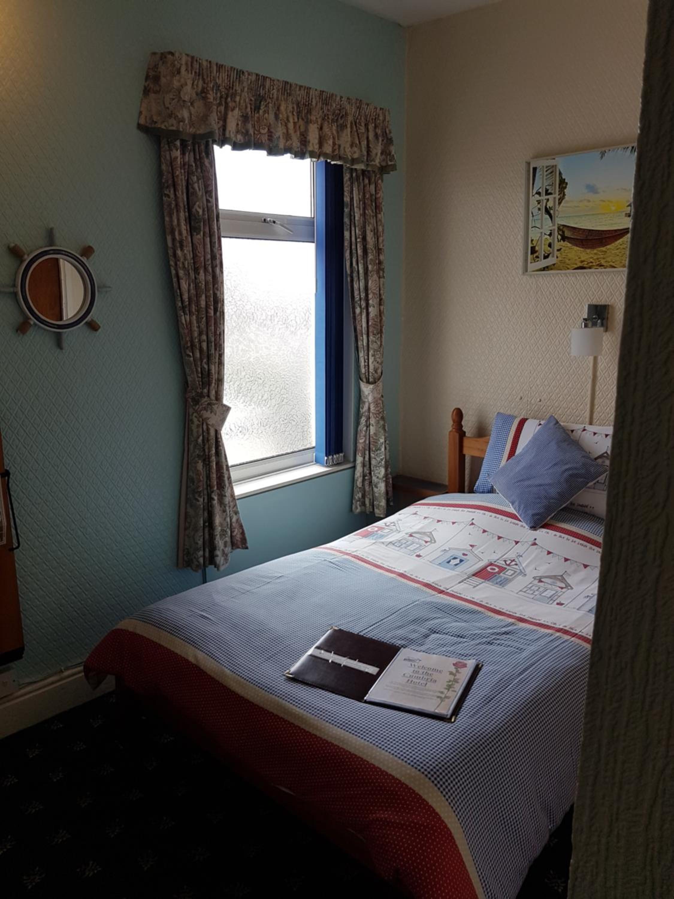 Single Room with Private Bathroom photo 2