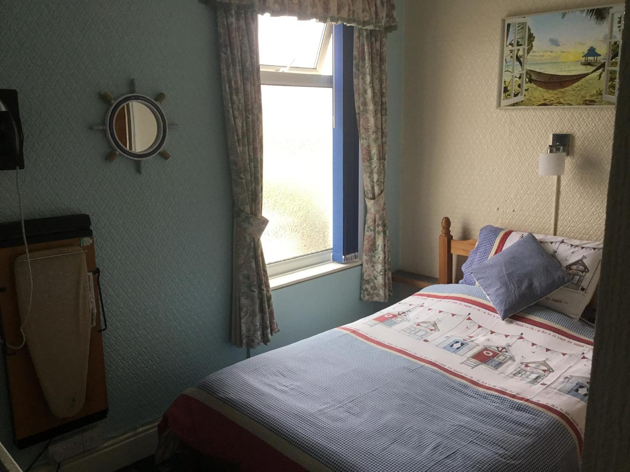 Single Room with Private Bathroom photo 3