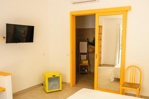 King Room with Roll-In Shower - Disability Access