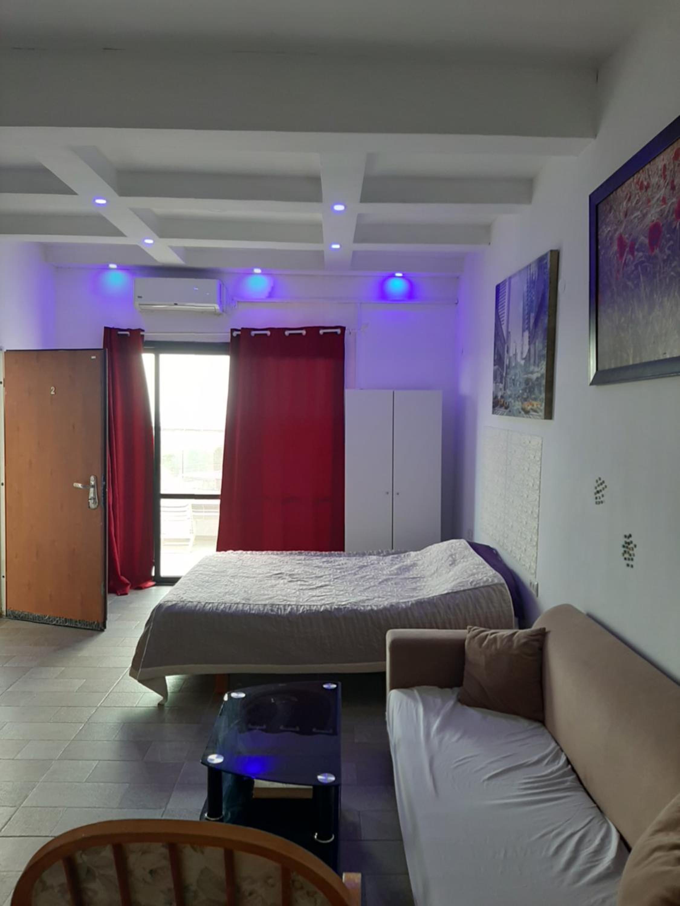 One-Bedroom Apartment - Photo 18