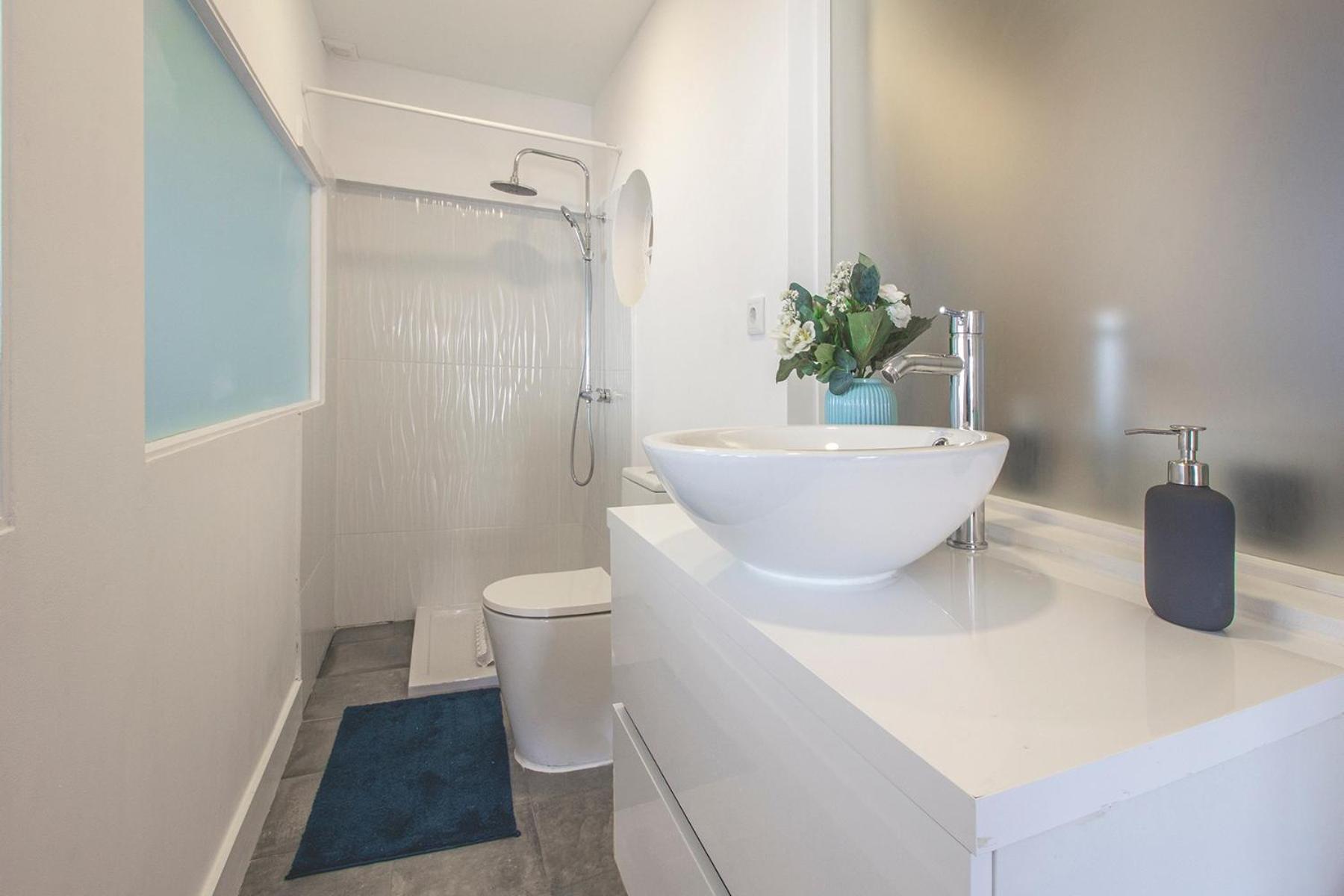 Double Room with Private Bathroom - Photo 8