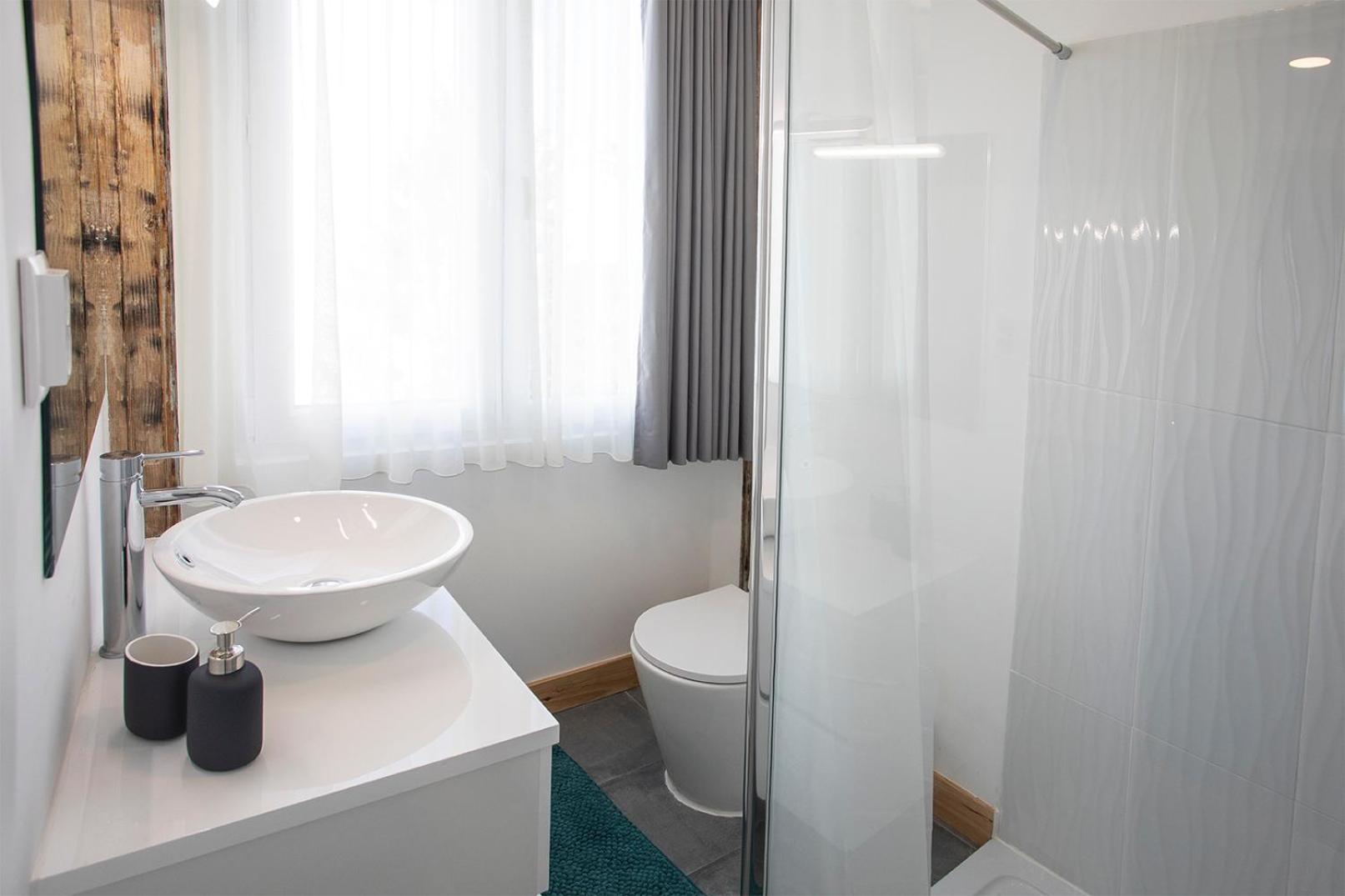 Deluxe King Suite - Photo 4