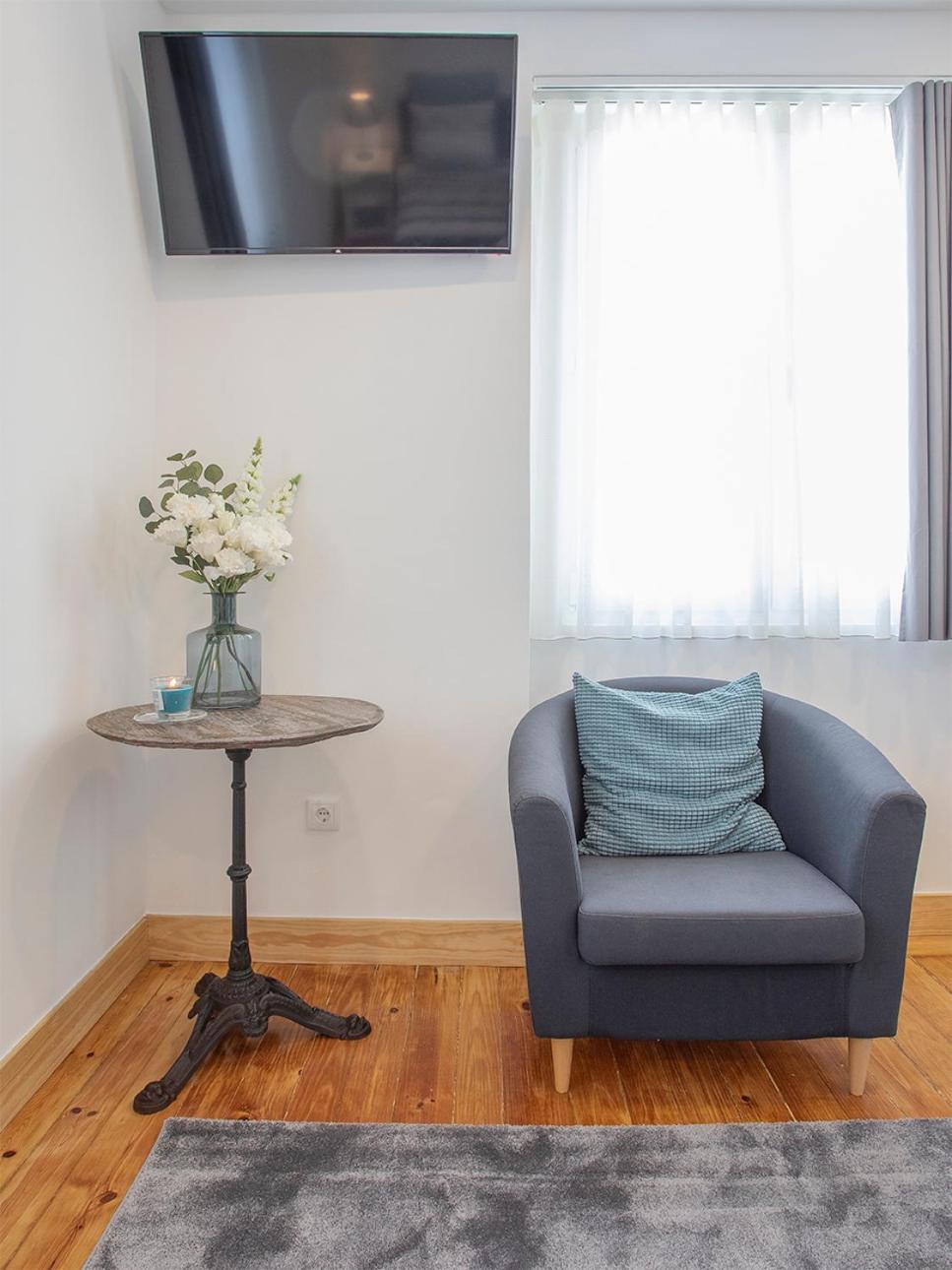 Deluxe King Suite - Photo 7