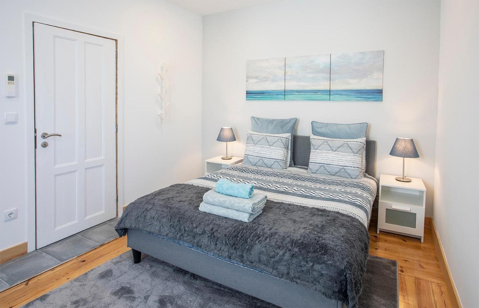 Deluxe King Suite - Photo 8