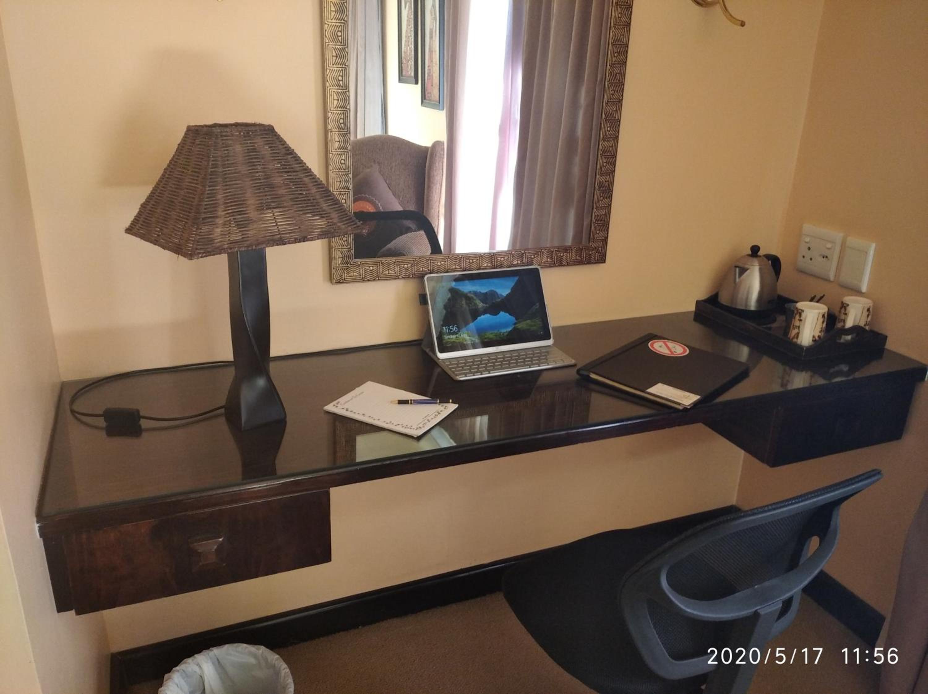 Deluxe Queen Room - Photo 6