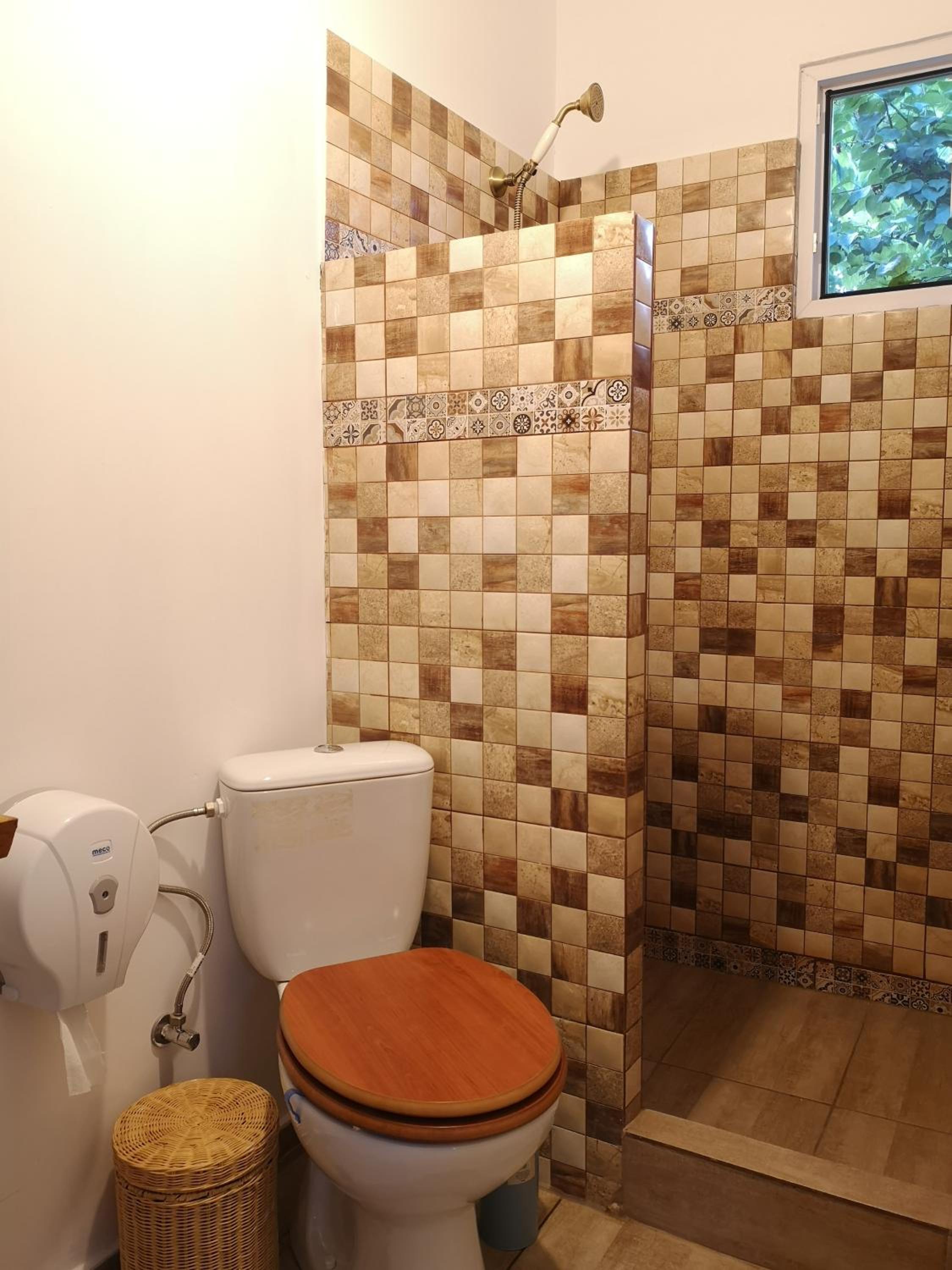 Double Room with Private Bathroom - Photo 5