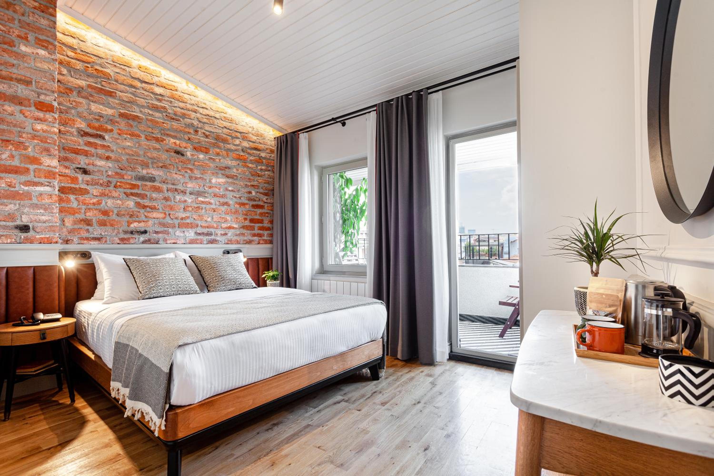Deluxe Double Room with Balcony  photo 1