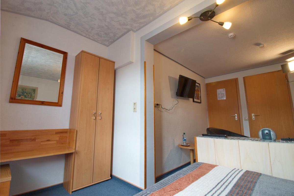 Twin Room with Shower photo 2