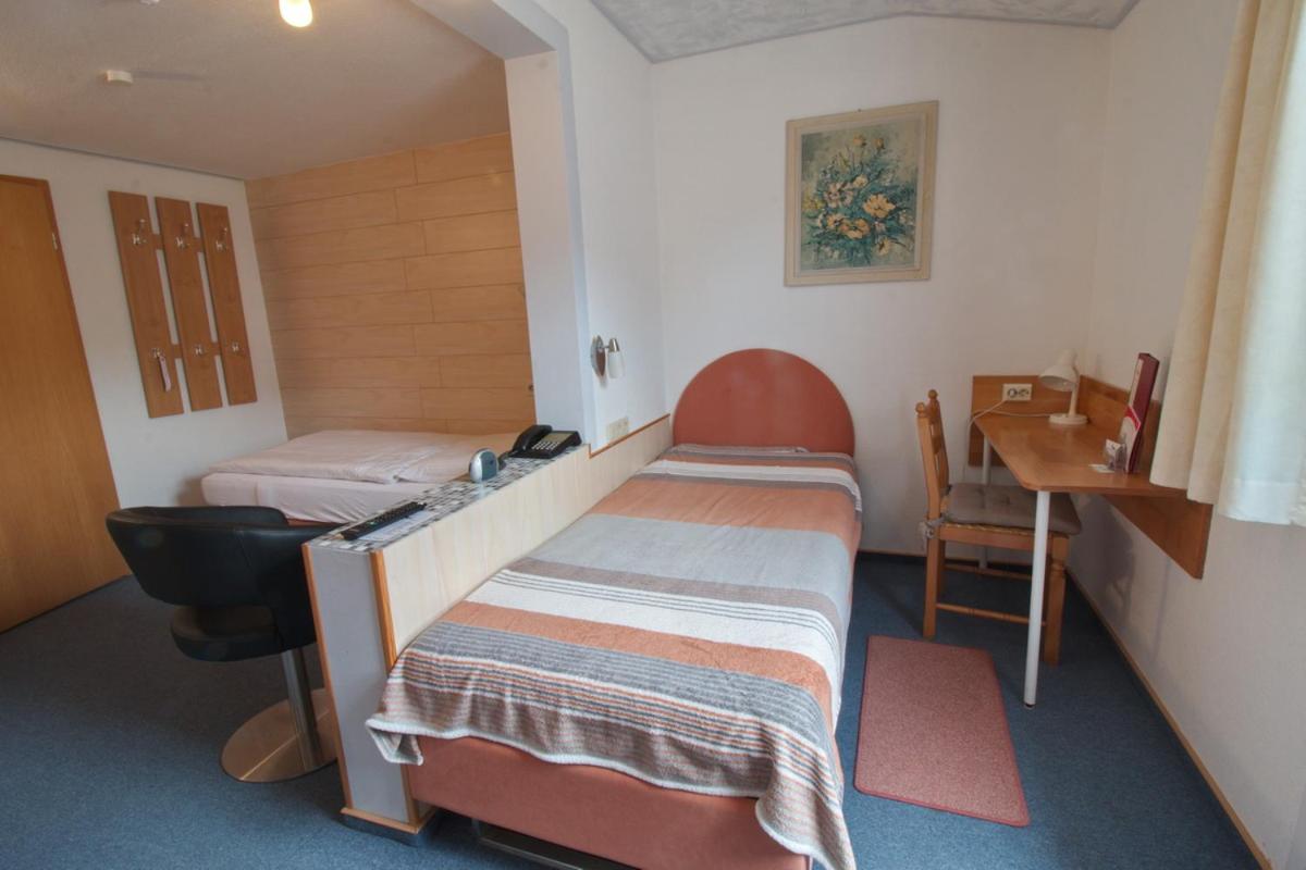 Twin Room with Shower photo 1